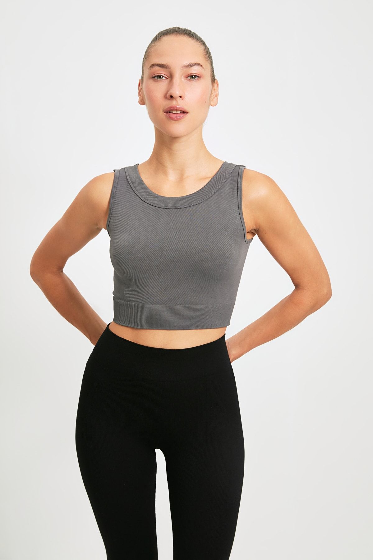 TRENDYOLMİLLA Antrasit Seamless Spor Sütyeni TWOAW22SS0011