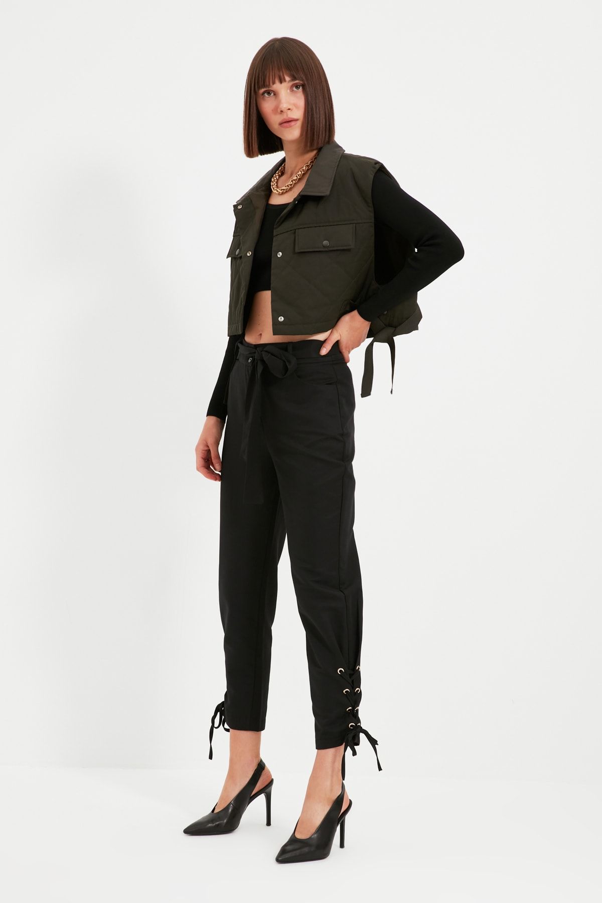 TRENDYOLMİLLA Siyah Paça Detaylı Pantolon TWOAW22PL0234