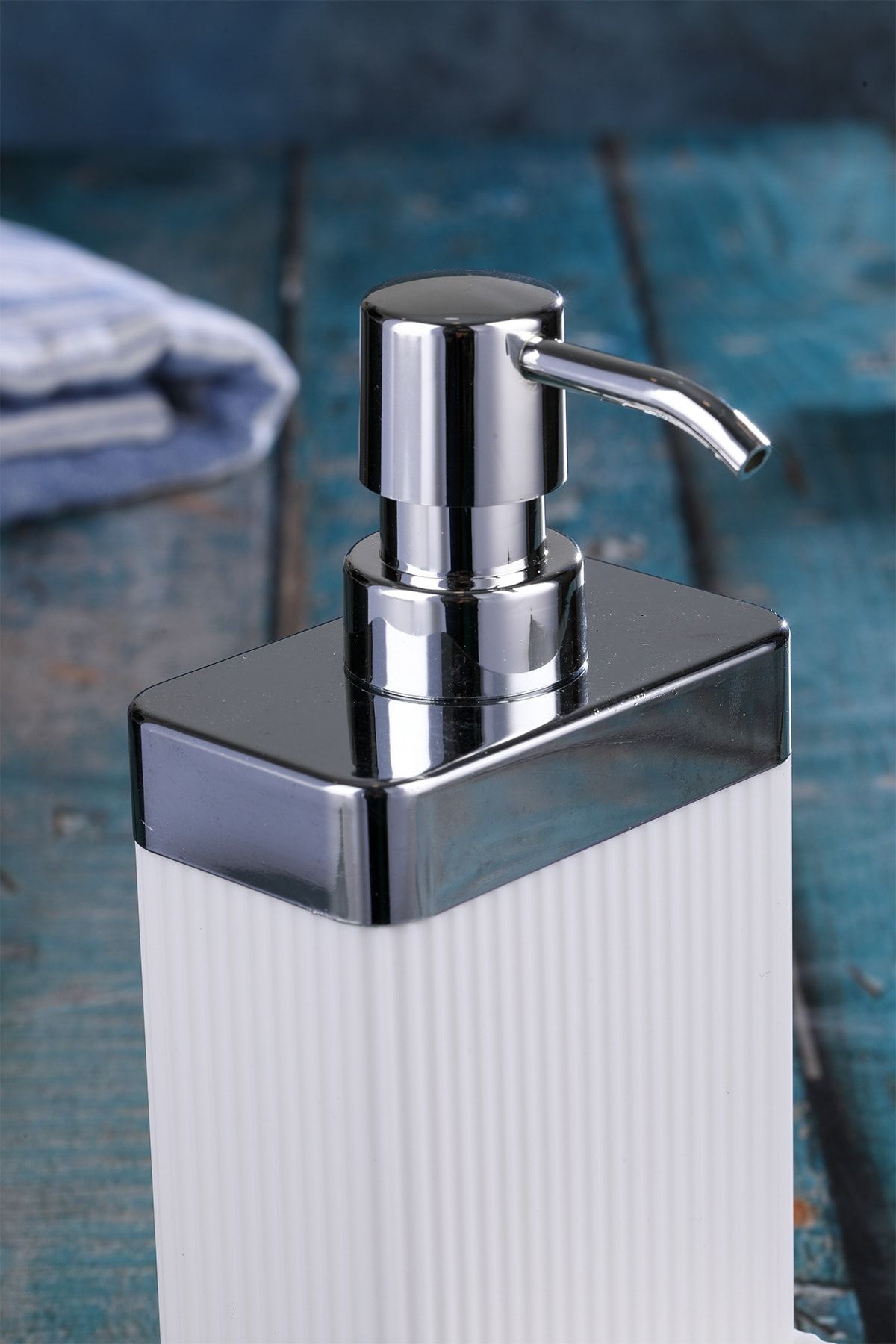 Cooker Shop Akrilik 550 Ml Süngerlikli Sıvı Sabunluk (beyaz-silver)