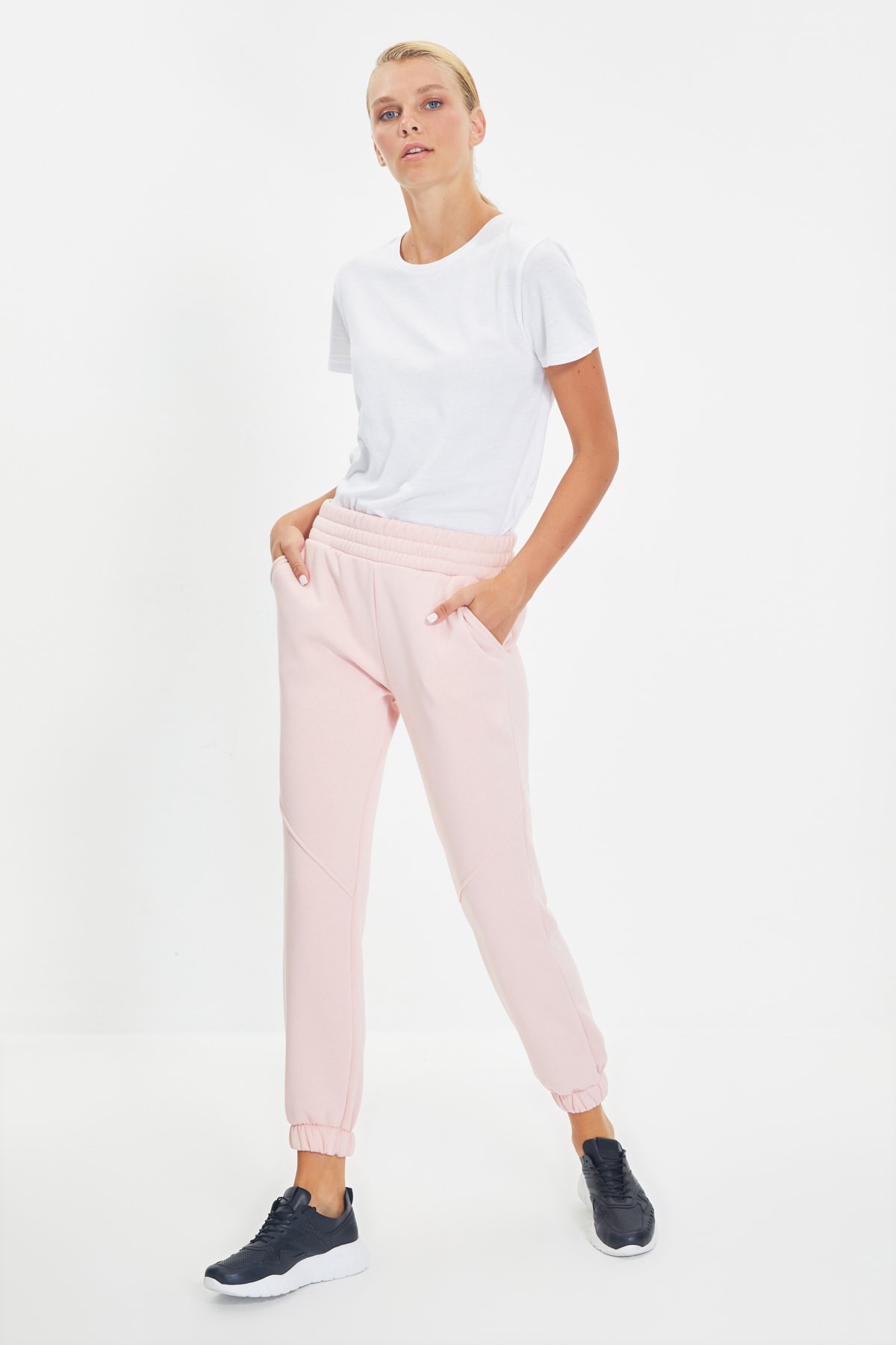 TRENDYOLMİLLA Pudra Basic Jogger Şardonlu Örme Eşofman Altı TWOAW21EA0010