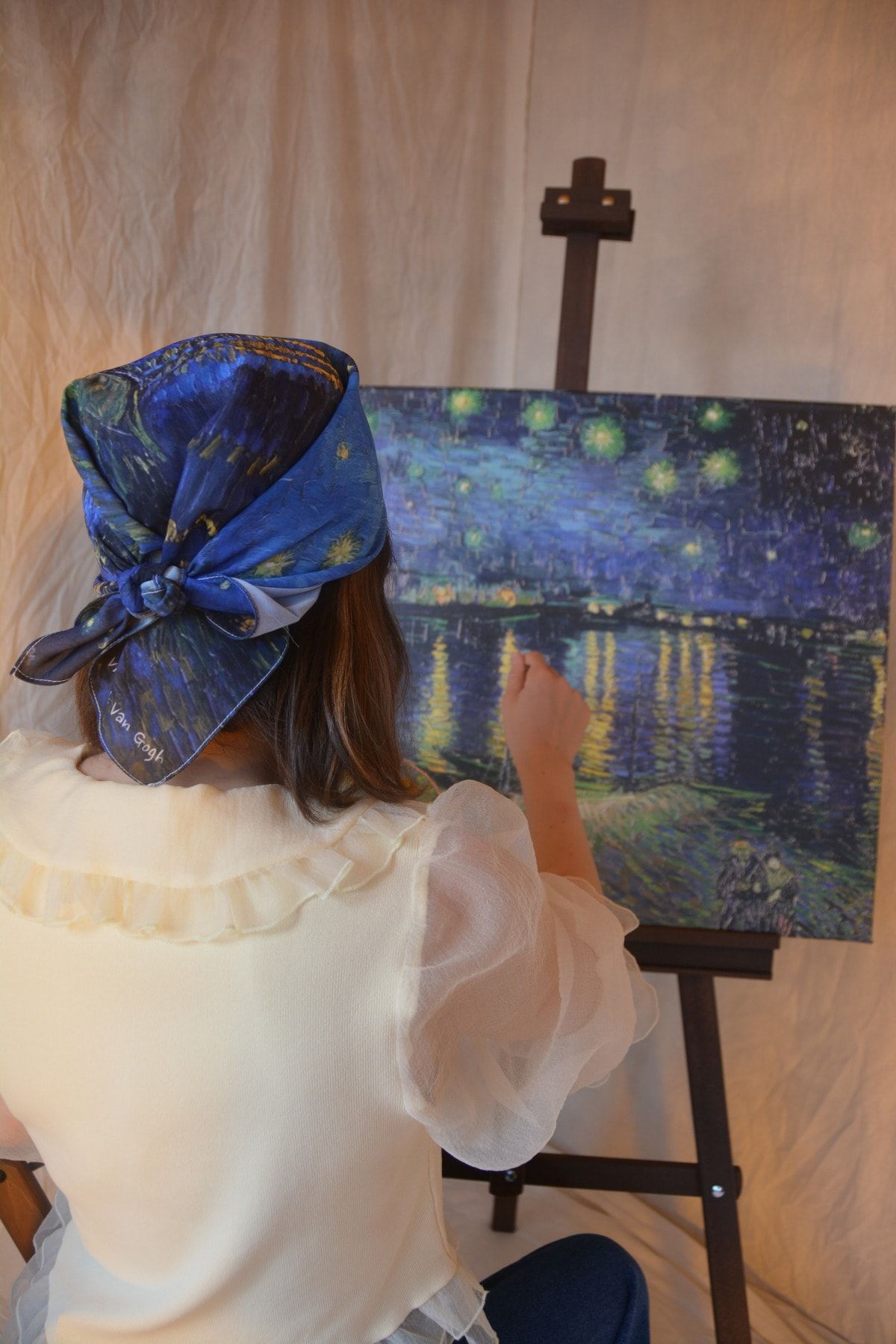 SS SCARFS Van Gogh Ren Nehrinde Yıldızlı Bir Gece Kare Fular