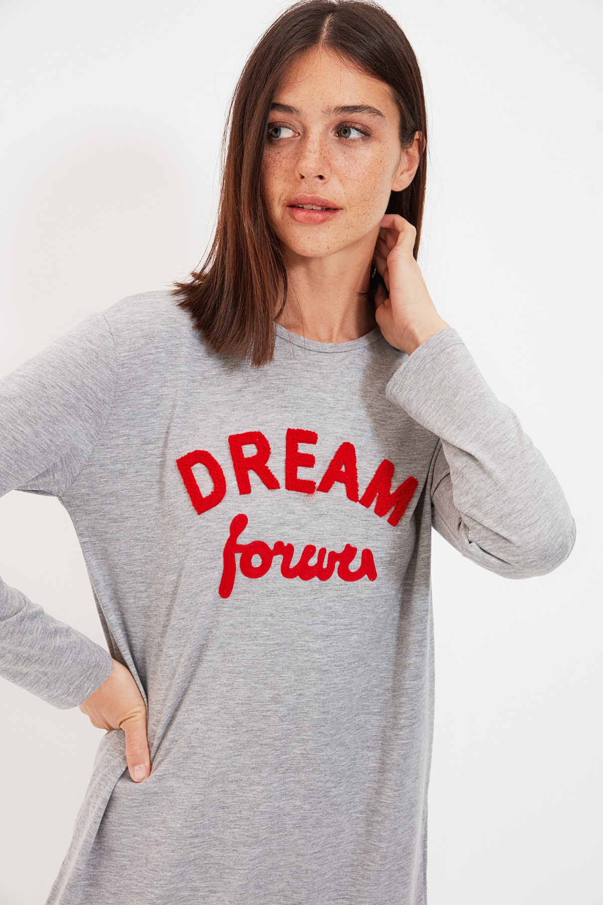 TRENDYOLMİLLA Gri Slogan Baskılı Örme Pijama Takımı THMAW21PT0306