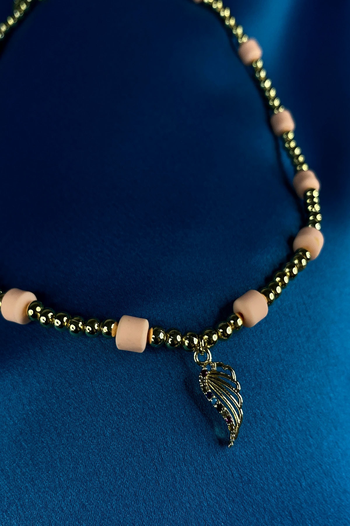 MOONİ ACCESSORİES Zirkon Taşlı Melek Model Pudra Pembesi Boncuklu Altın Kaplama Choker Zincir Kolye