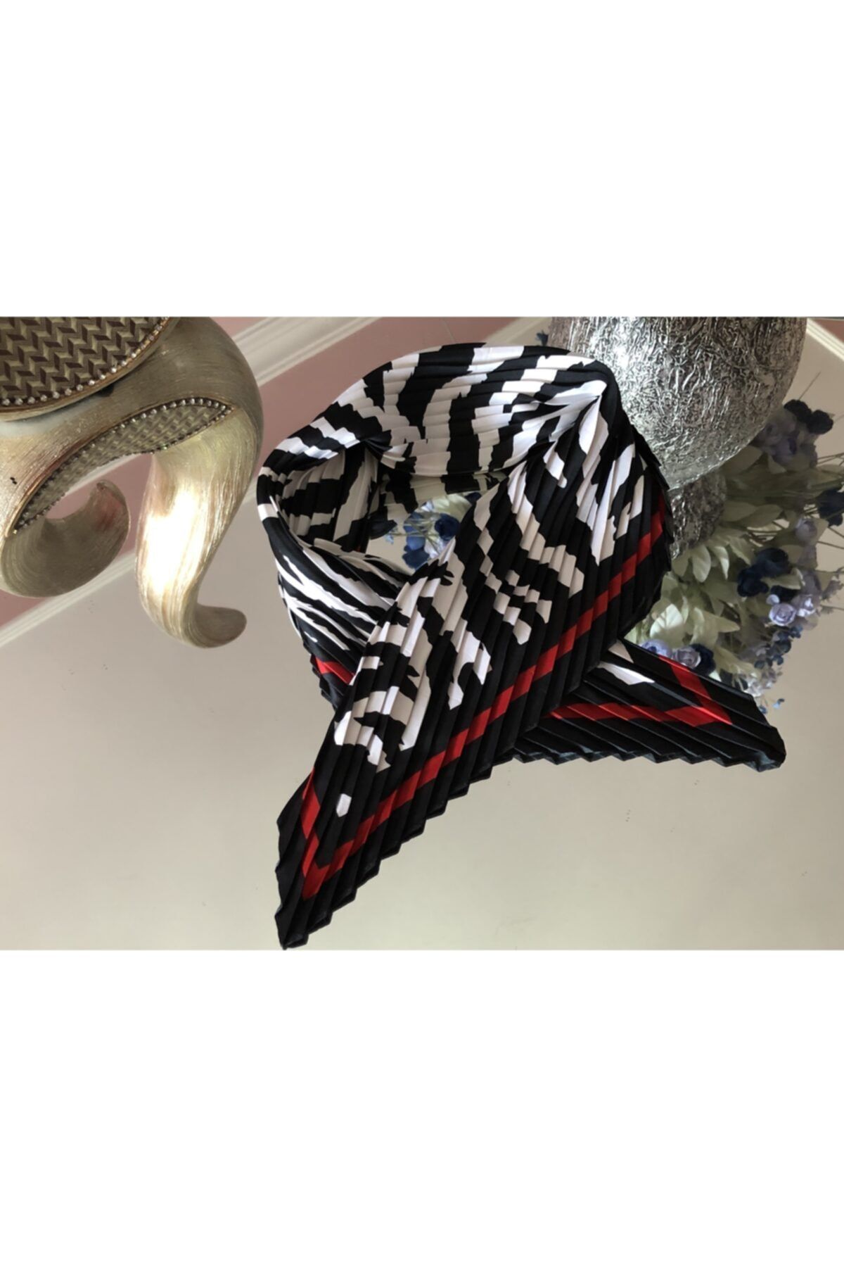 NFS BUTİK Piliseli Zebra Desen Kırmızı Şerit Desen İpek Saten Fular