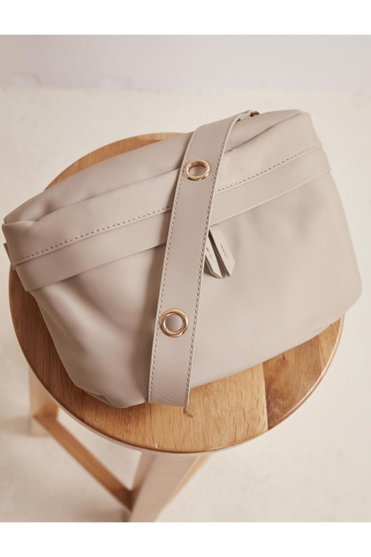 Jimmy Key Kadın Bej Kuşgözü Detaylı Fermuarlı Çapraz Askılı Çanta