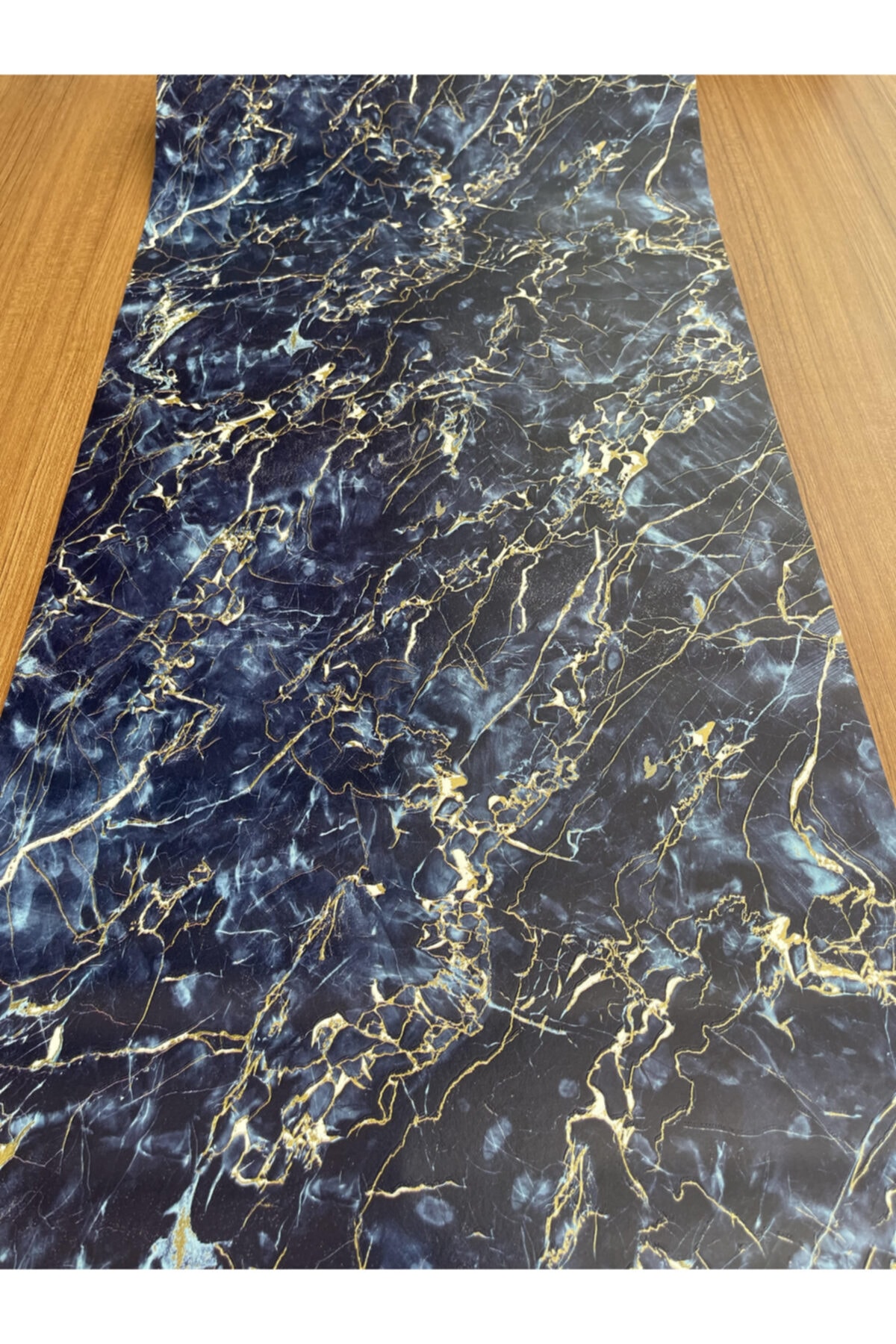 BAŞYAPI DİZAYN Lacivert Zemin Üzeri Gold Mermer Desen Duvar Kağıdı (5m²)