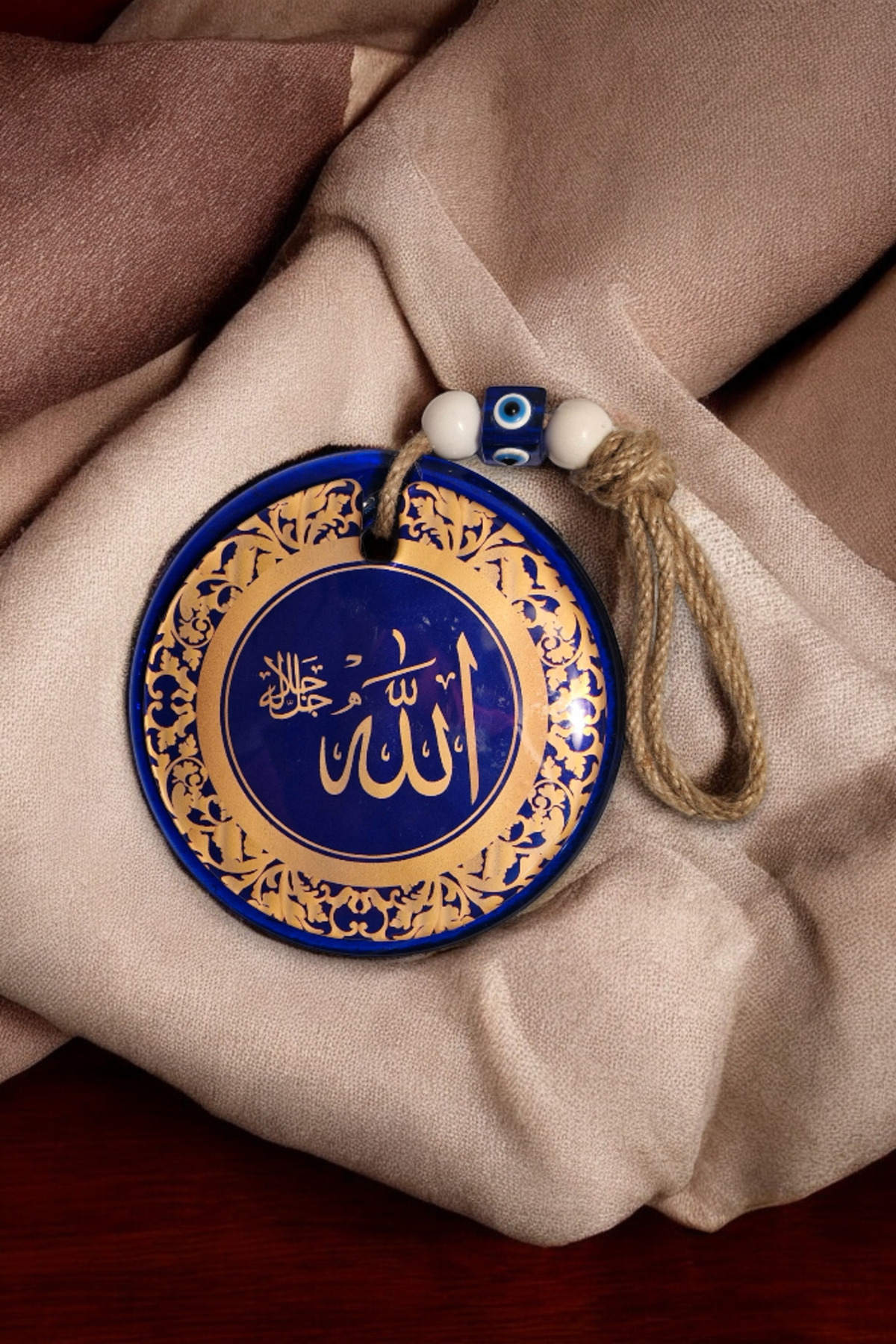 Evil Eye Bead Bead با دوام نوشته شده است.