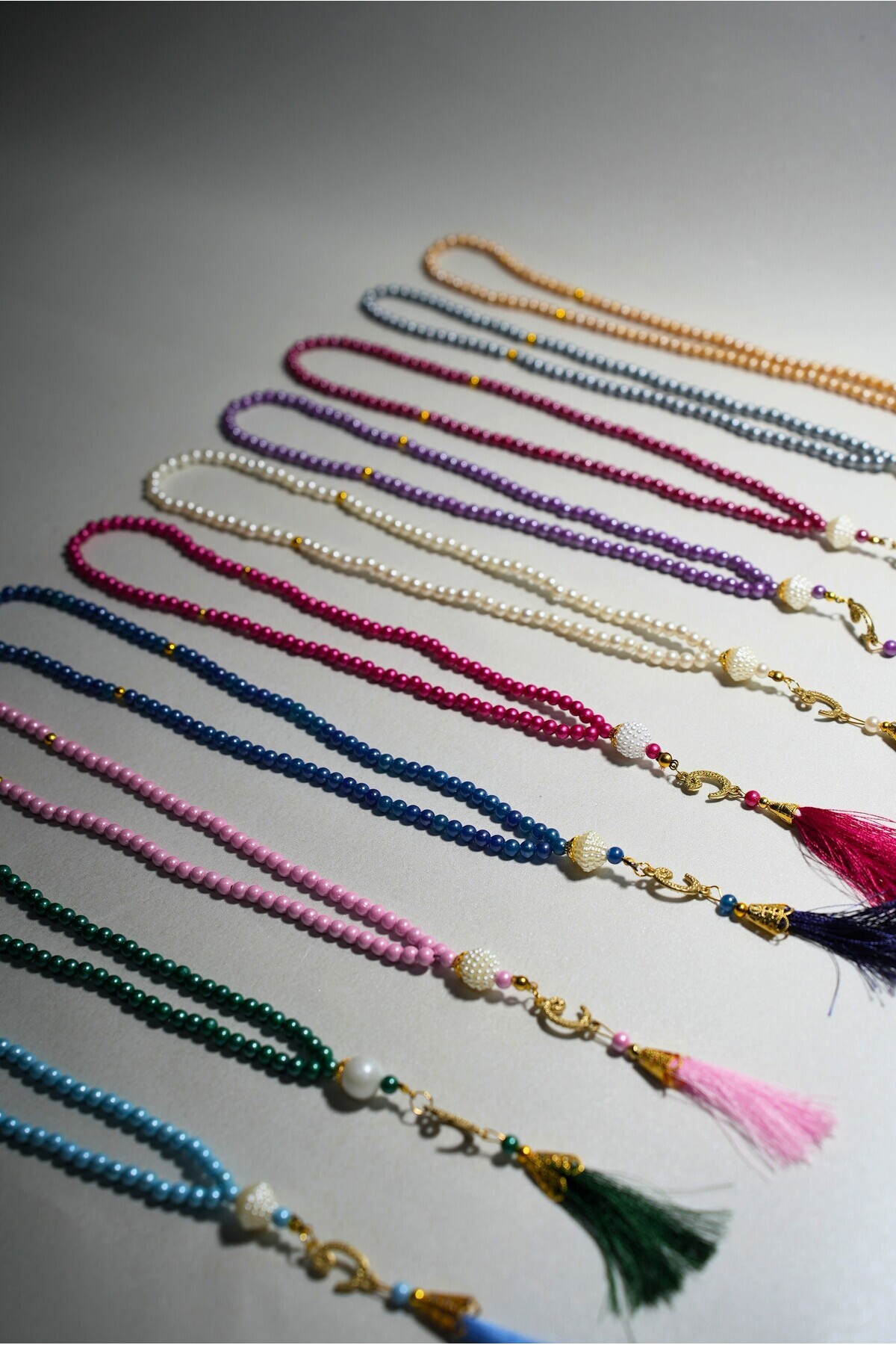 تسبیح دعای مروارید 99 تکه 10 عددی رنگ آمیزی کادویی منگوله دار پلاستیکی (مولیت-ختنه-حج عمره)