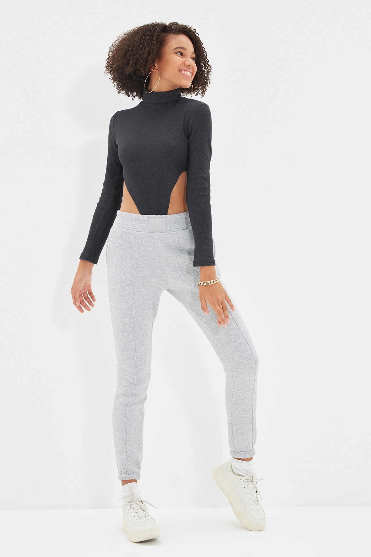 TRENDYOLMİLLA Gri Nervür Detaylı Basic Jogger Şardonlu Örme Eşofman Altı TWOAW22EA0020