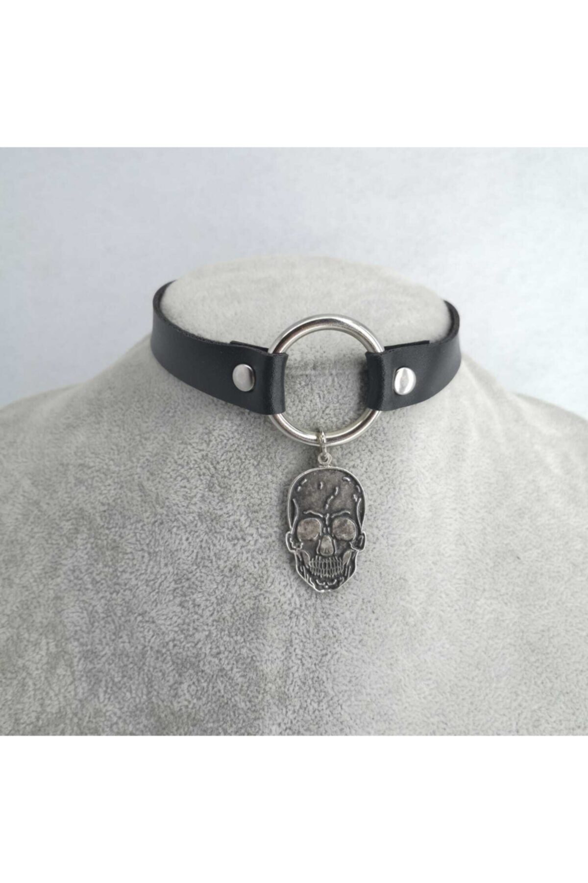 Fugusugu Black Skull Choker Tasma