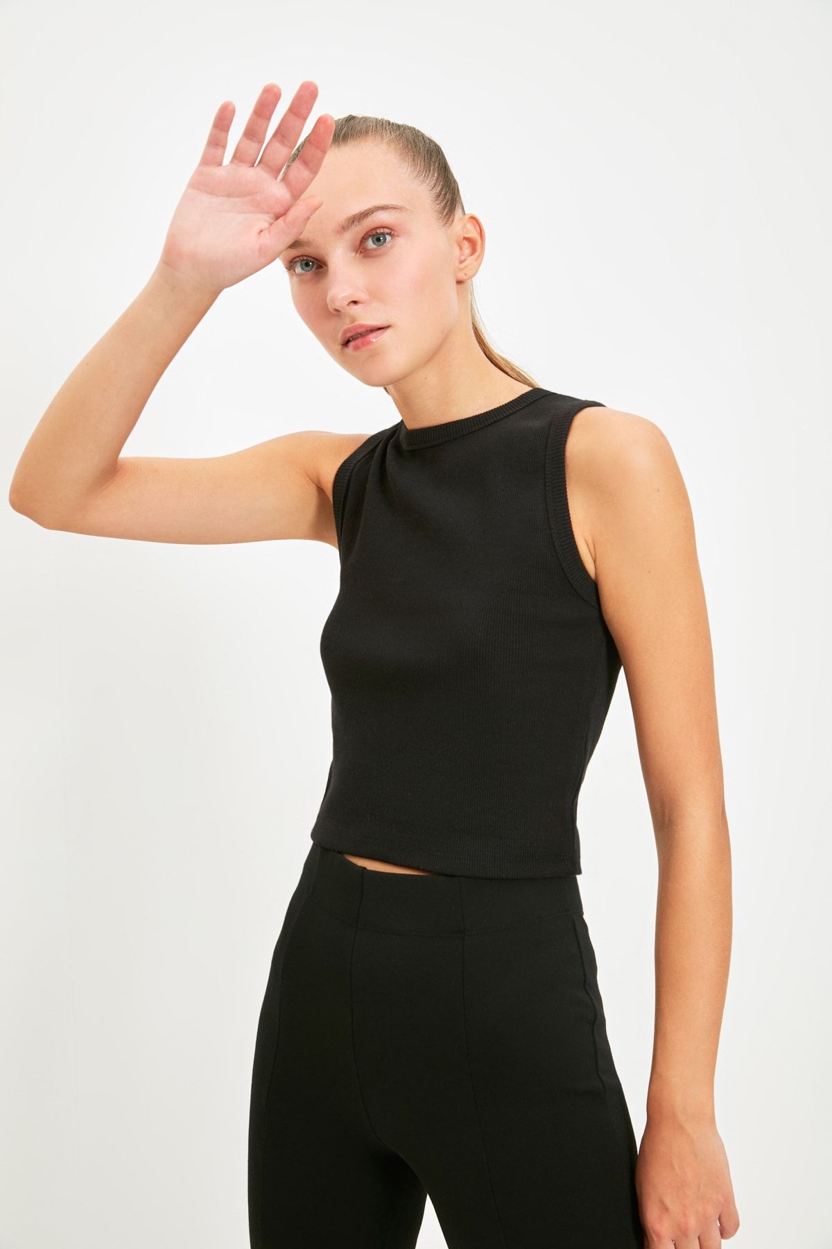 TRENDYOLMİLLA Siyah Crop Spor Atlet TWOAW22AL0014