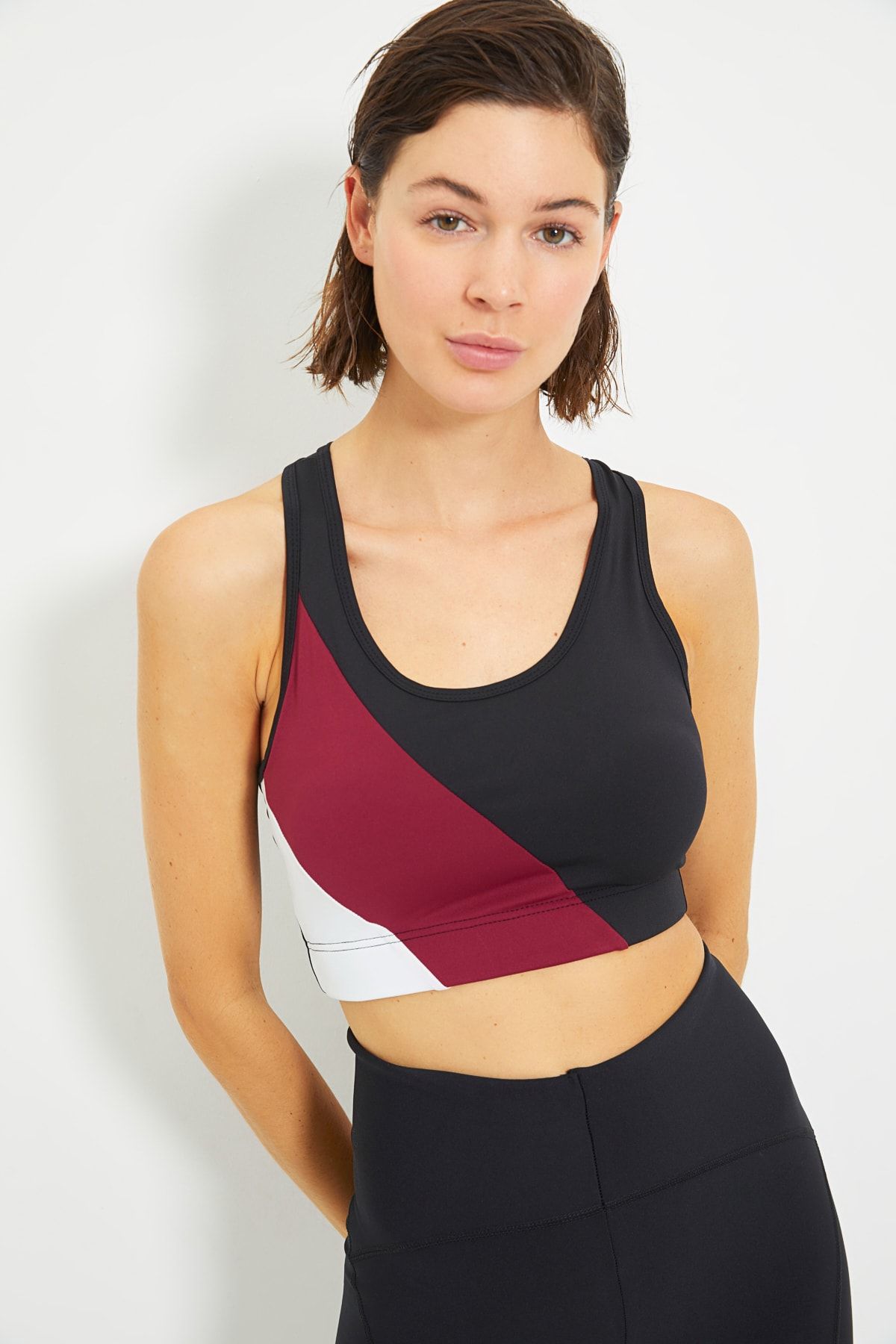TRENDYOLMİLLA Siyah Destekli Spor Sütyeni TWOAW22SS0044
