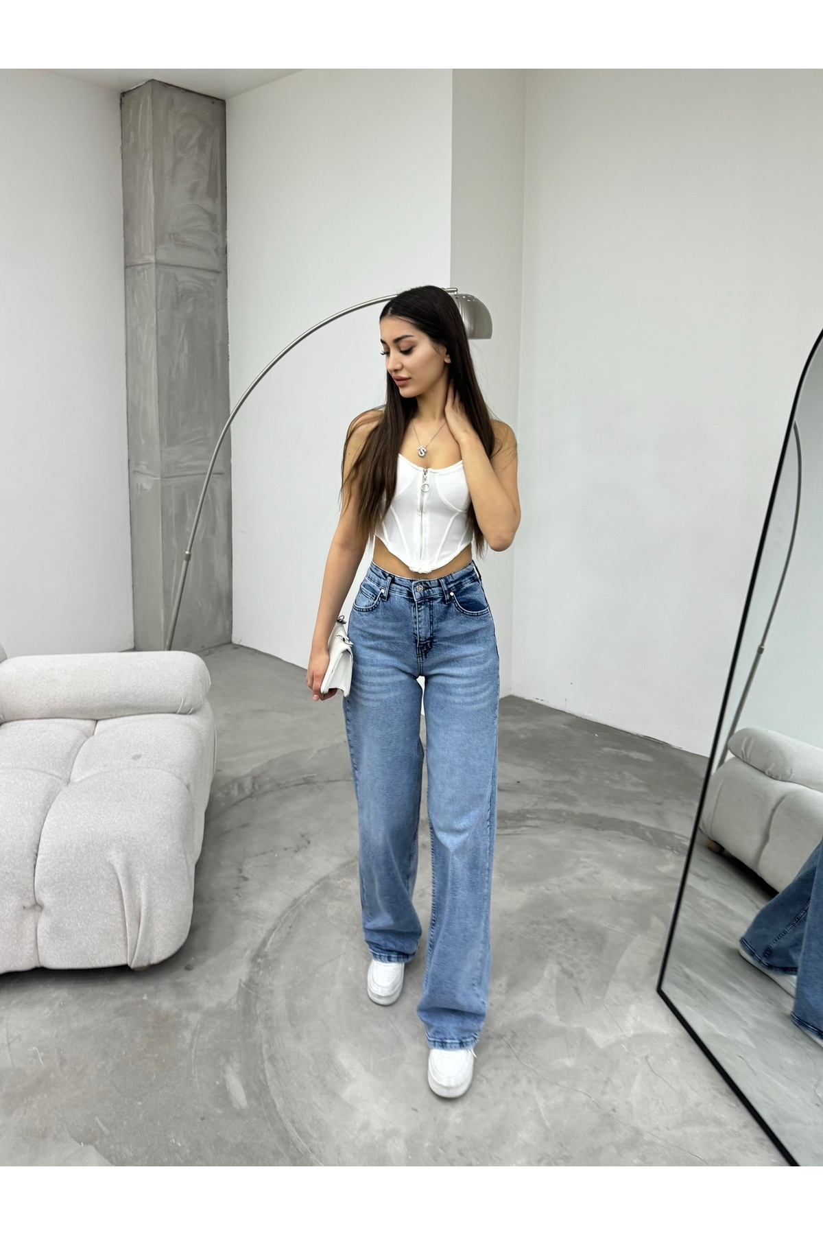 جلوه کم رنگ زنانه وینتیج فاق بلند جین گشاد