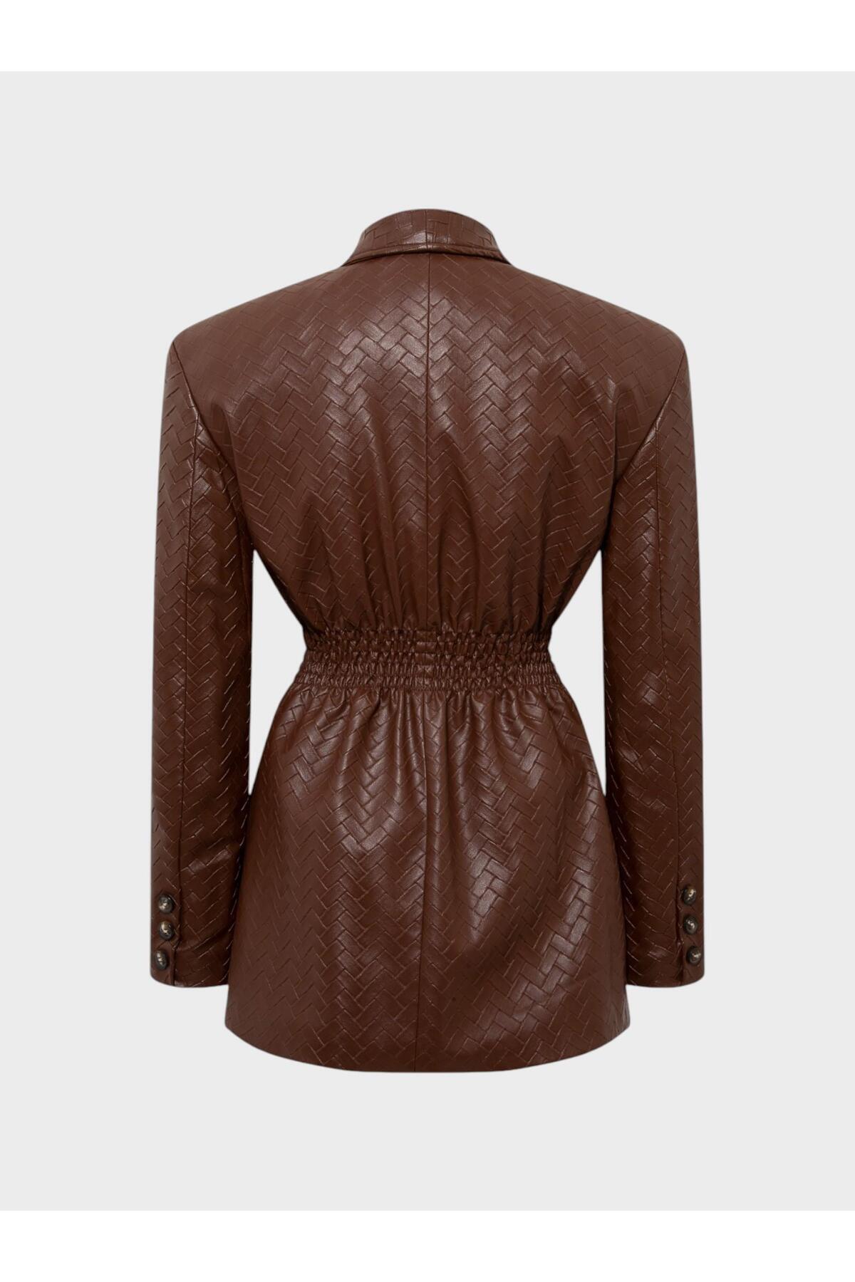 کت چرم بافتنی وگان با دکمه در کمر - قهوه ای