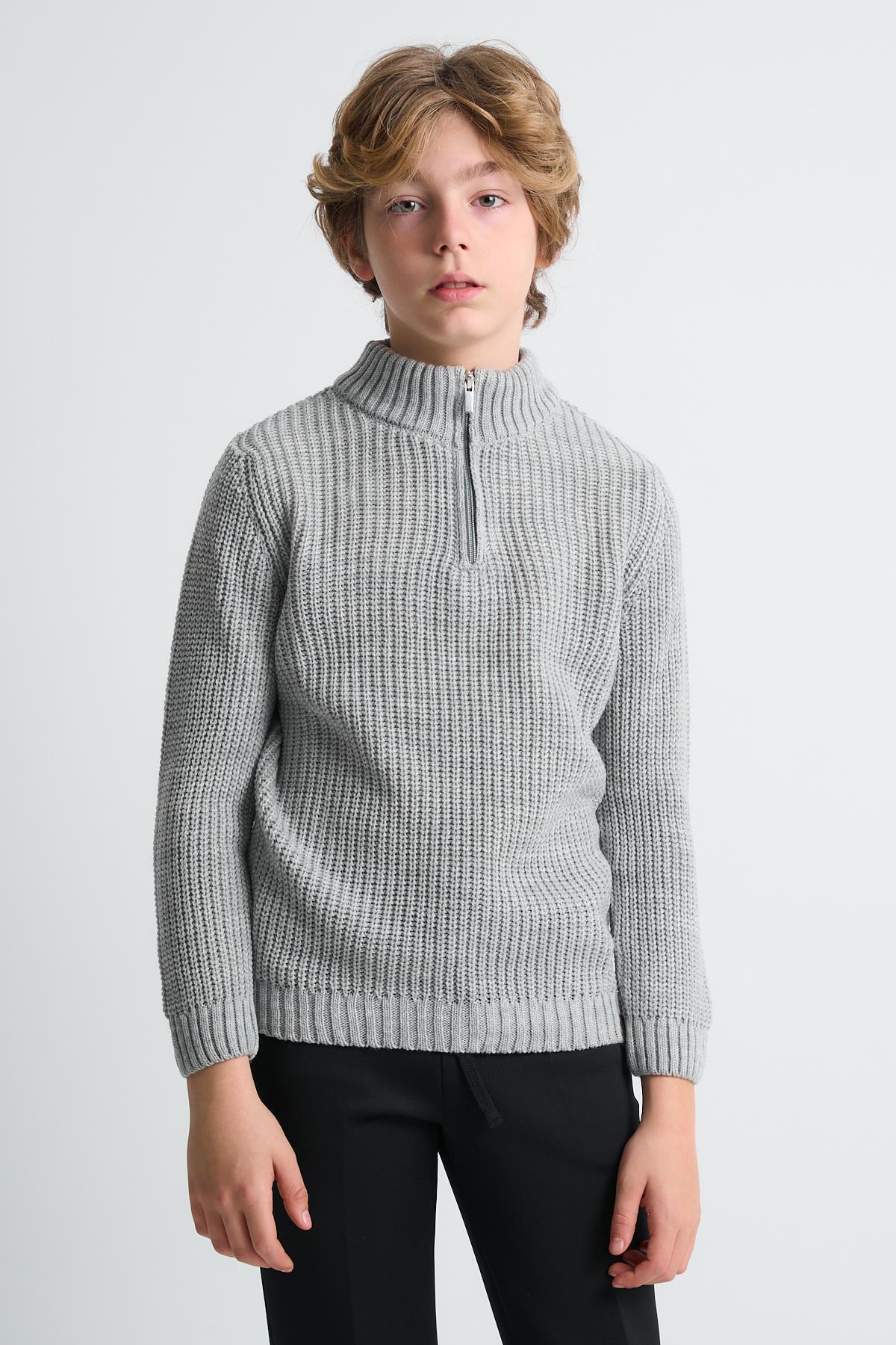 ژاکت پسر با قرمز نزدیک زیپ (C23-7108)