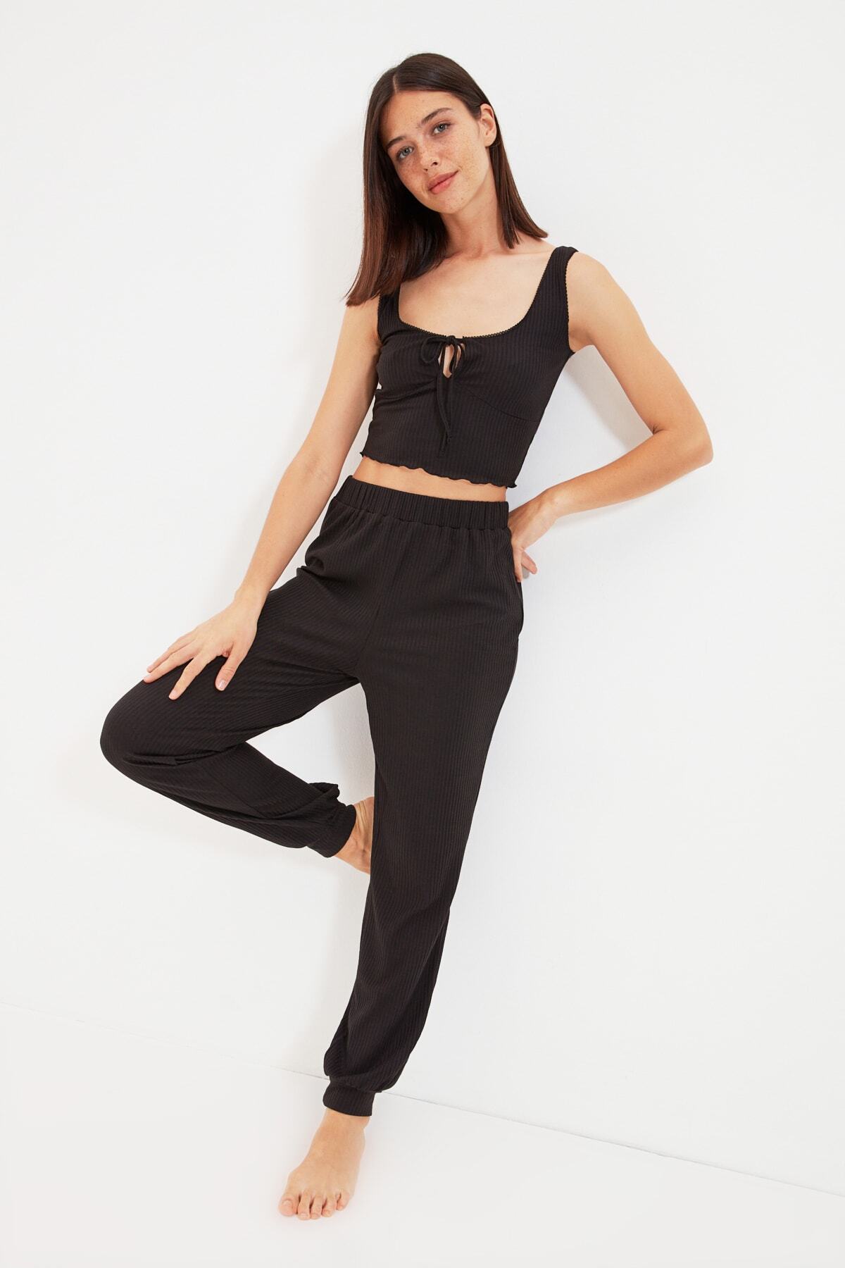 TRENDYOLMİLLA Siyah Kaşkorse Örme Pijama Takımı THMAW22PT0143