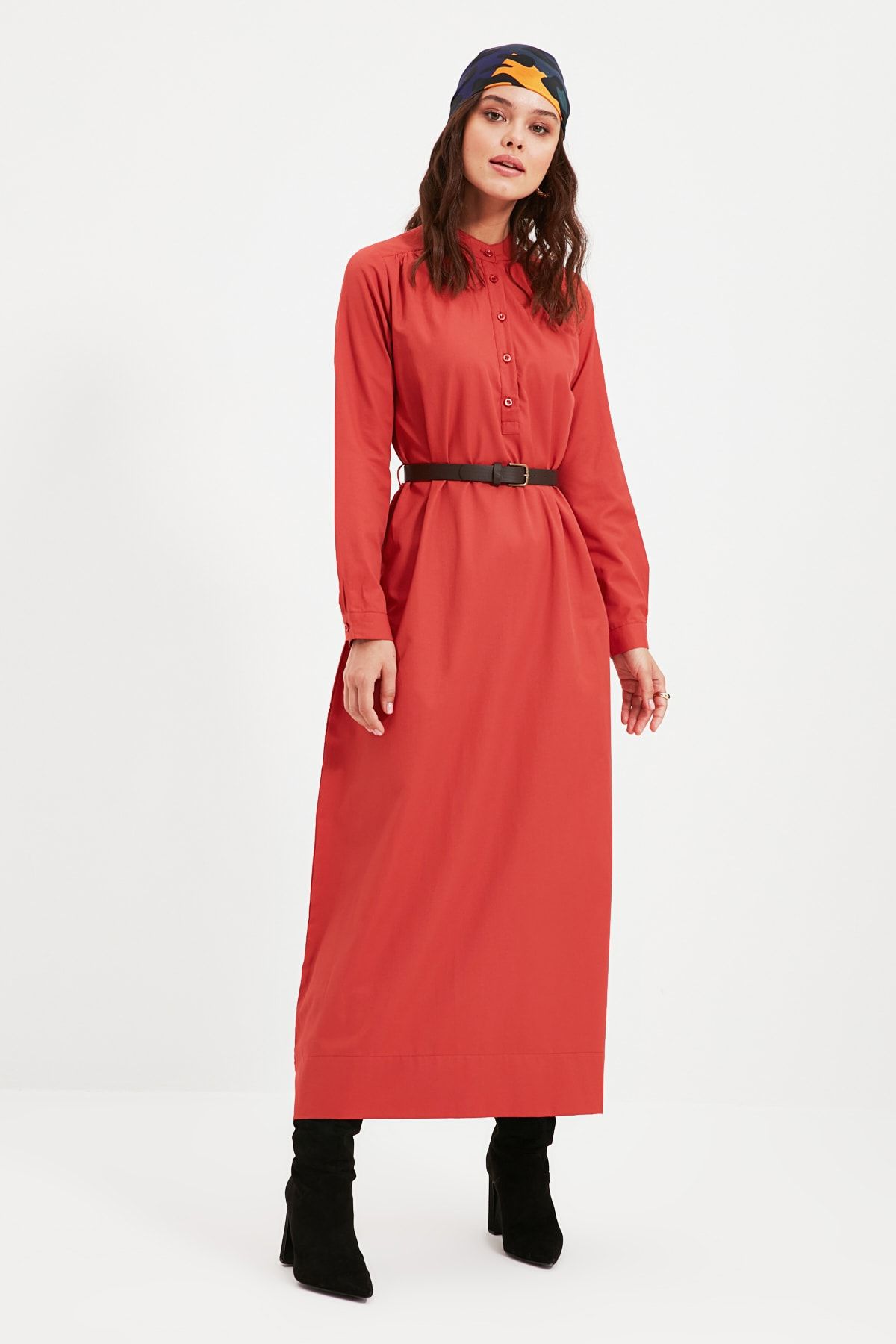 Trendyol Modest Kırmızı Hakim Yaka Kemerli Uzun Elbise TCTAW22EB0044