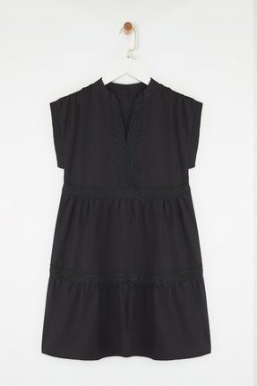 Siyah Dantel Şerit Detaylı Eteği Belden Açılan Elbise TEDSS25EL00013 Image 0