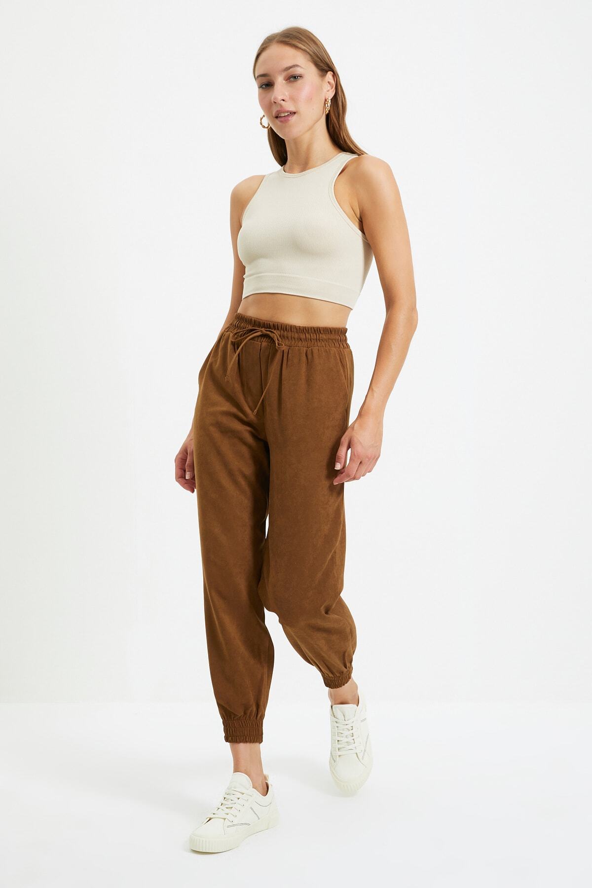 TRENDYOLMİLLA Kahverengi Süet Jogger Pantolon TWOAW21PL0070
