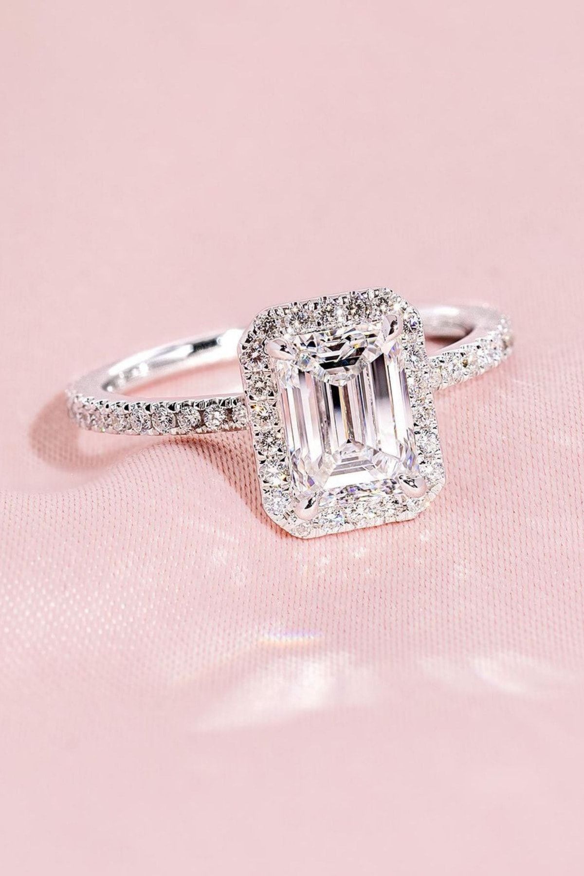 Crystal Diamond Zirconia Sertifikalı Laboratuvar Pırlantası 1.01 Karat Özel Kesim Baget Yüzük