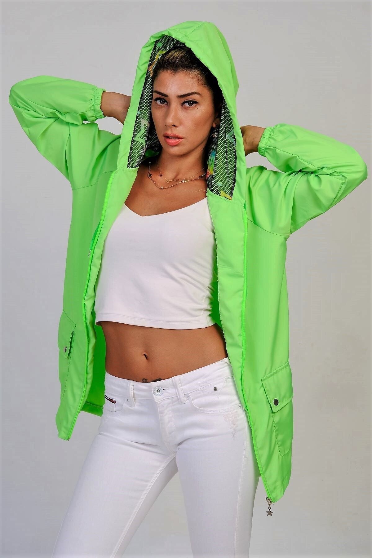 Keyifli Moda Kadın Yeşil Yıldız Kapüşonlu Cepli Ince Yağmurluk