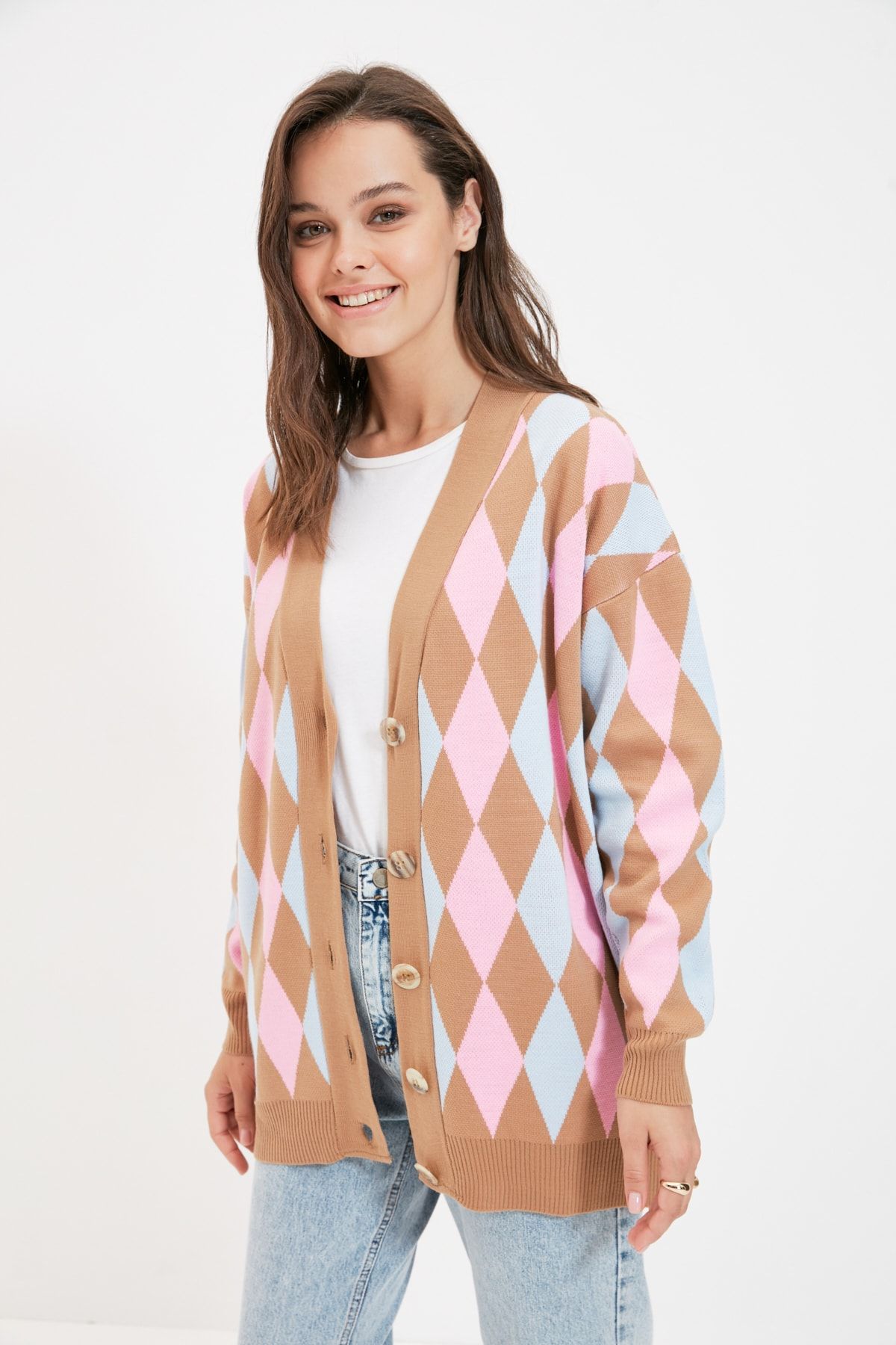 Trendyol Modest Bej Jakarlı Düğme Detaylı Triko Hırka TCTAW22TH0015