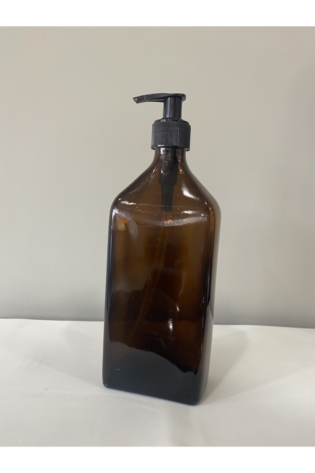 sisedunyam 500 cc Yassı Kare Amber Siyah Pompalı Şişe