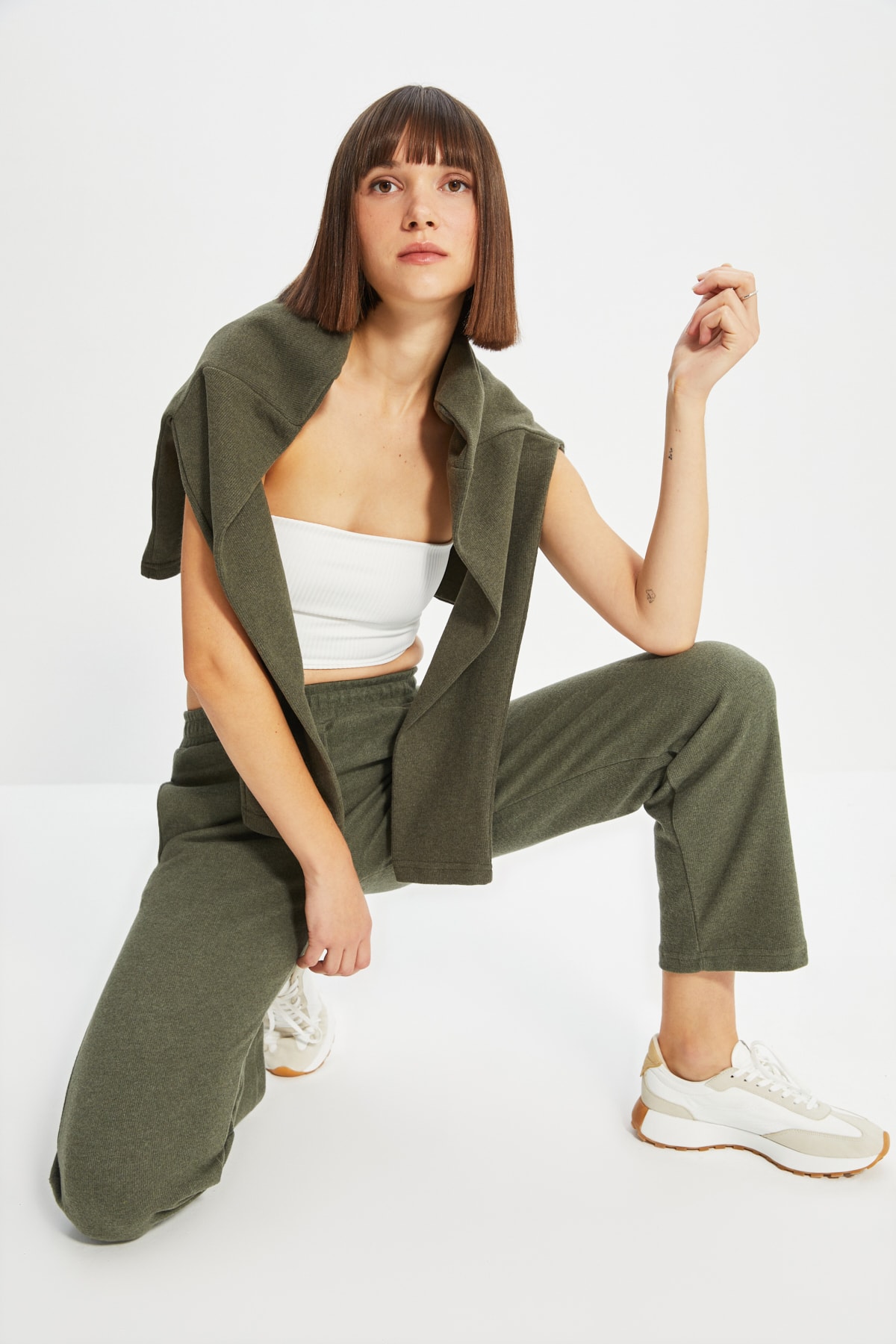 TRENDYOLMİLLA Haki Basic Jogger Örme Eşofman Altı TWOAW22EA0132