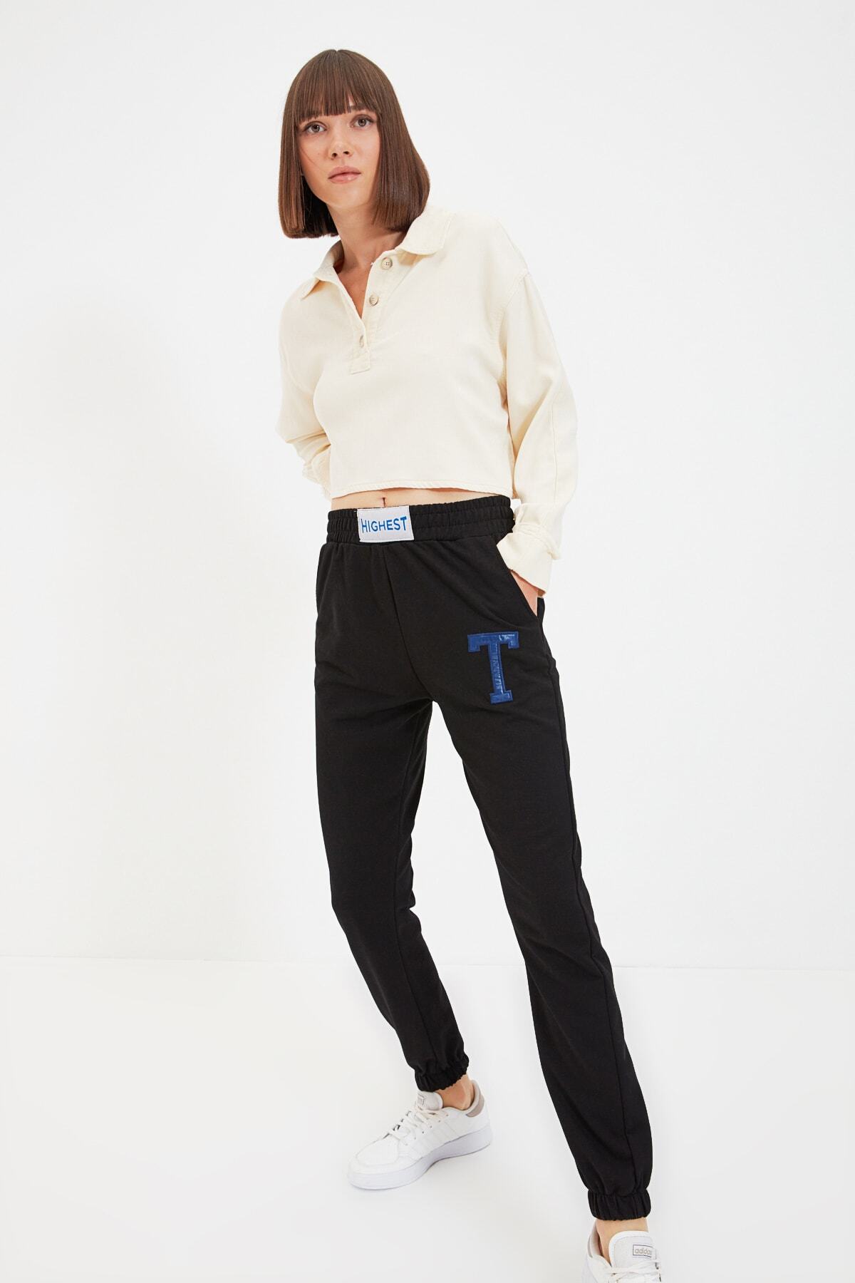 TRENDYOLMİLLA Siyah Baskılı Basic Jogger Örme İnce Eşofman Altı TWOAW22EA0025