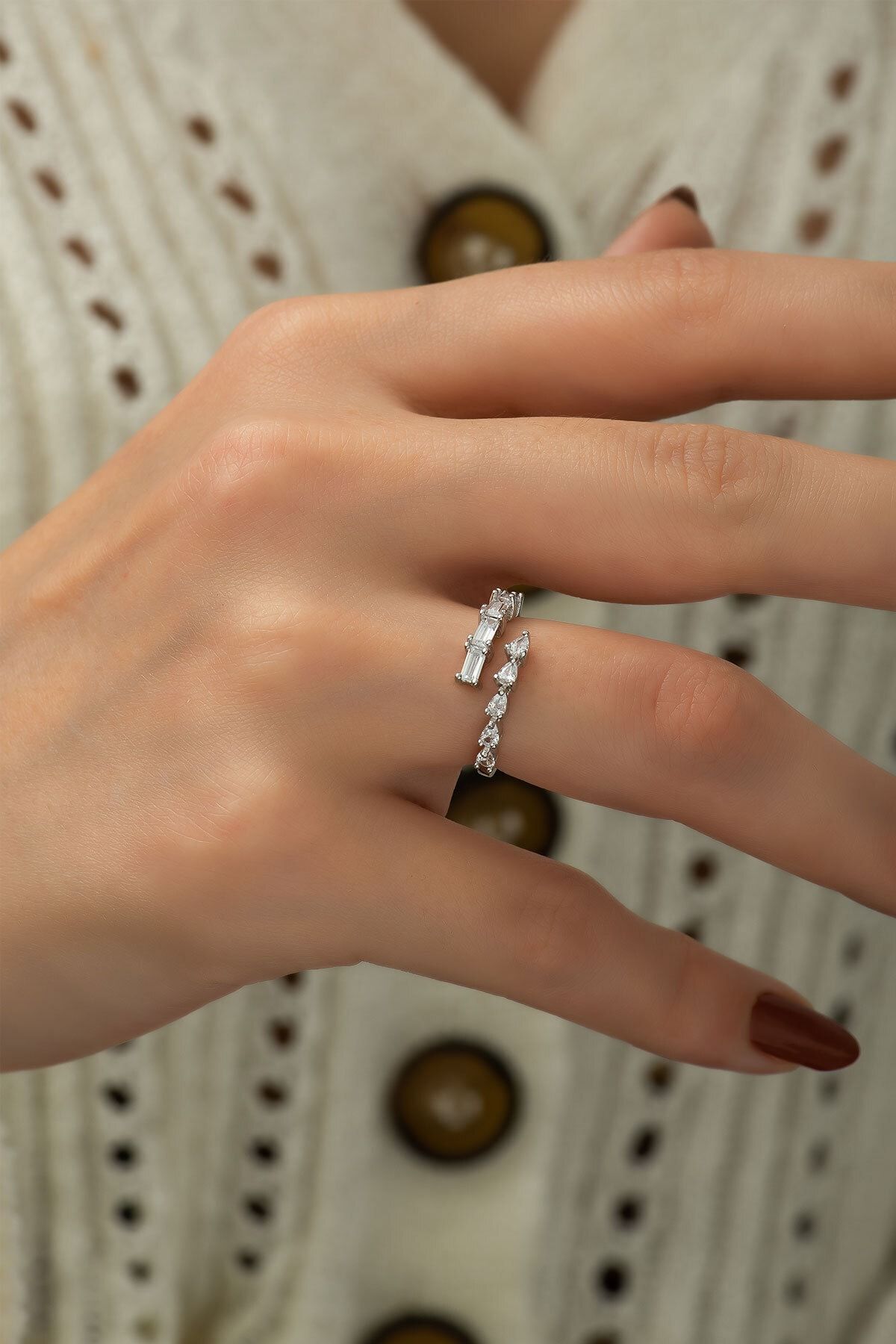 Elika Silver Kadın Sıralı Zirkon Baget Taşlı Model 925 Ayar Gümüş Yüzük