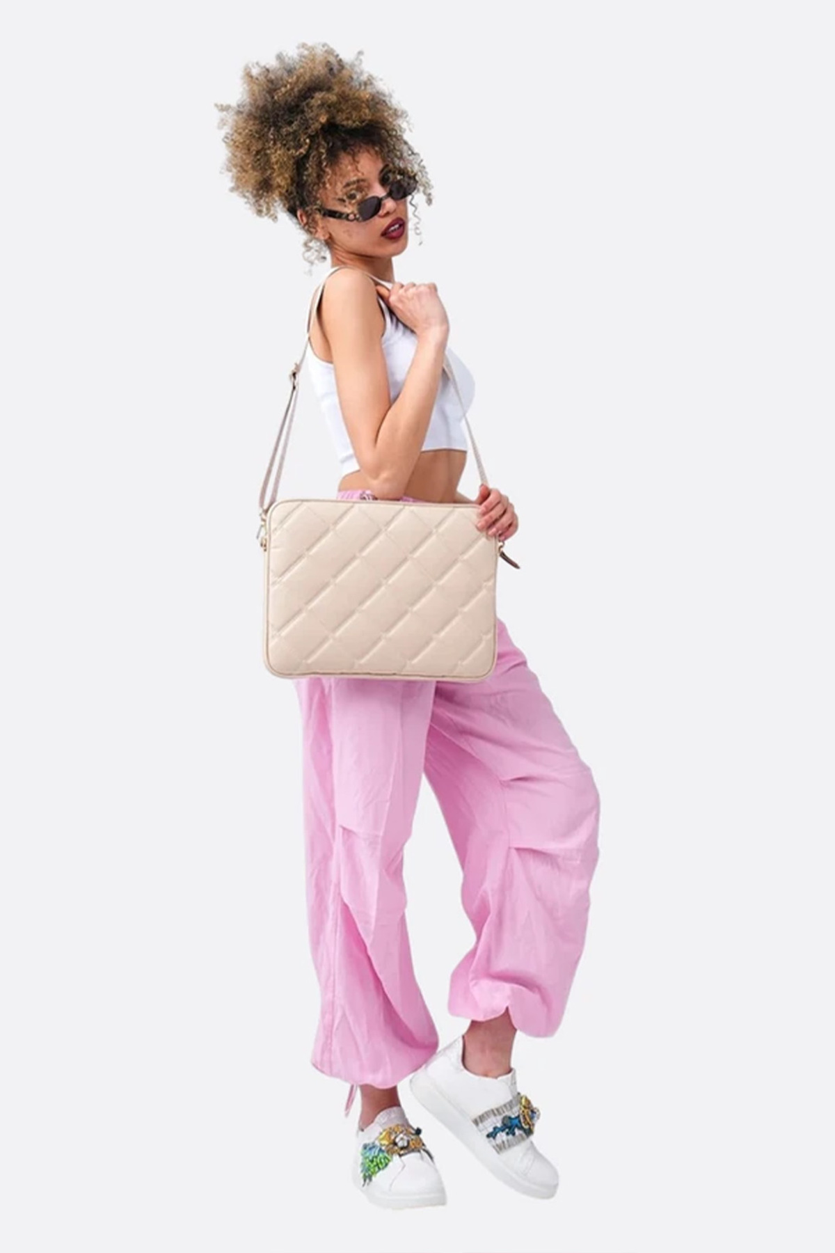 کیف نوت بوک با بند شانه قاب تبلت لپ تاپ 15 تا 15،9 اینچ چرم لحافی بژ