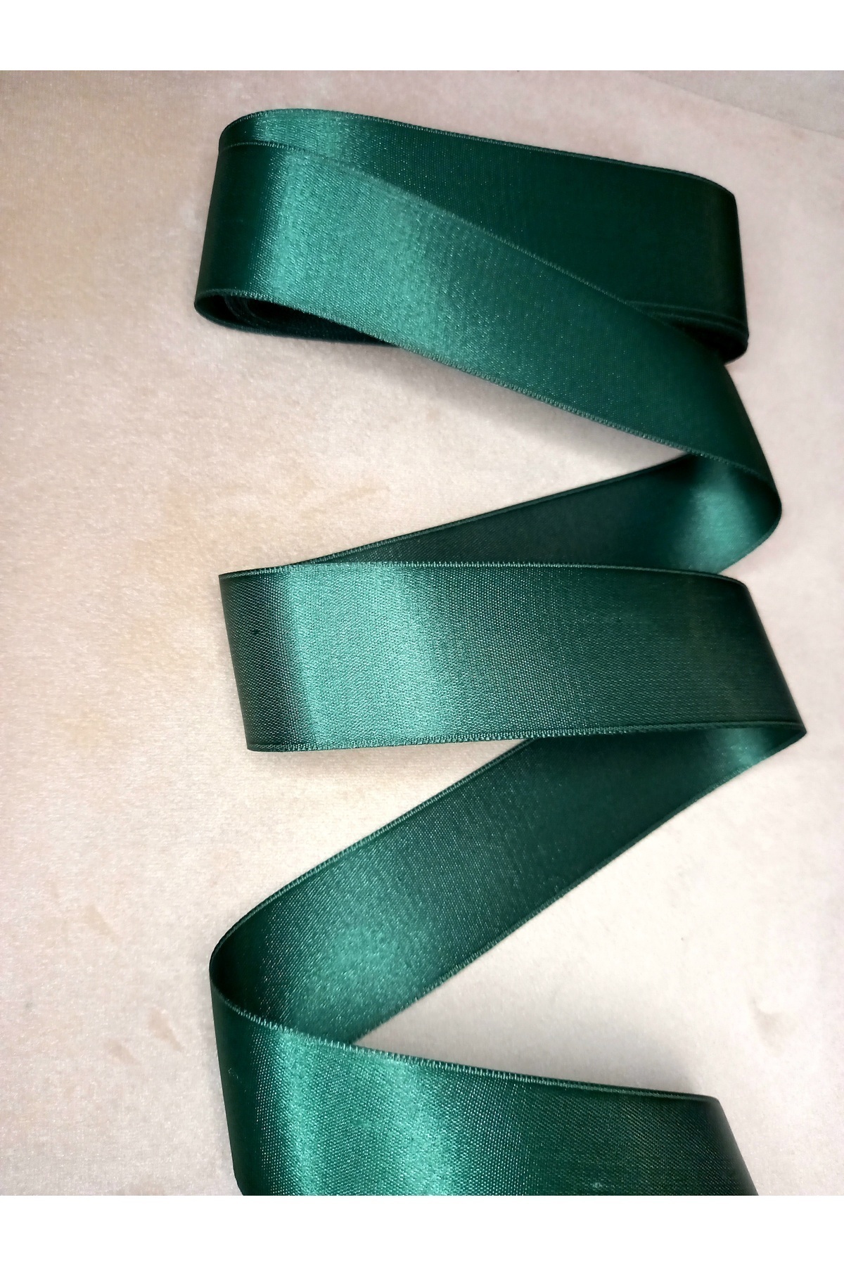 روبان ساتن سبز زمرد 4 سانتی متر 10 متر یک توپ ، ساتن ، ستن ، روبان ، روبان 4 ساتن روبان ساتن
