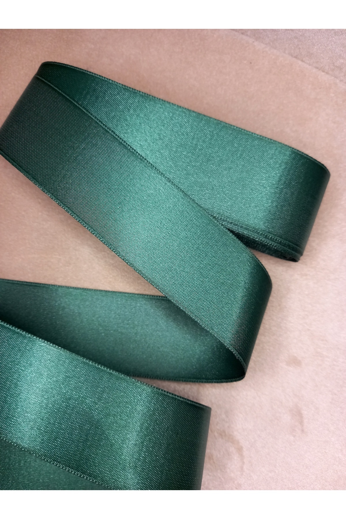 روبان ساتن سبز زمرد 4 سانتی متر 10 متر یک توپ ، ساتن ، ستن ، روبان ، روبان 4 ساتن روبان ساتن