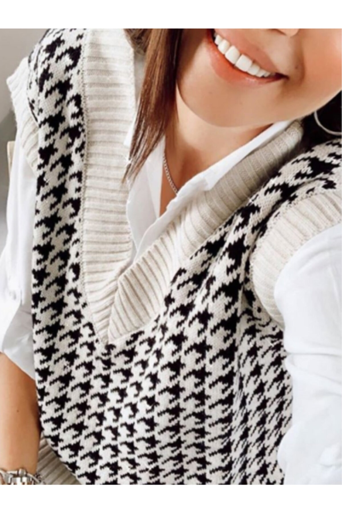 Birce Kadın Bej Kaz Ayağı V Yaka Oversize Triko Süveter