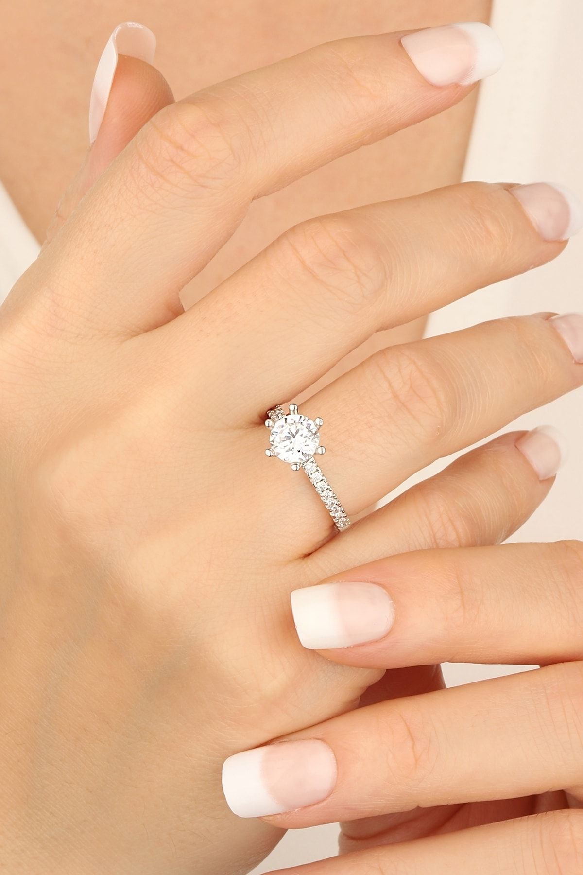 Mistik Silver Swarovski Taşlı Gümüş Nişan Yüzüğü Tırnaklı