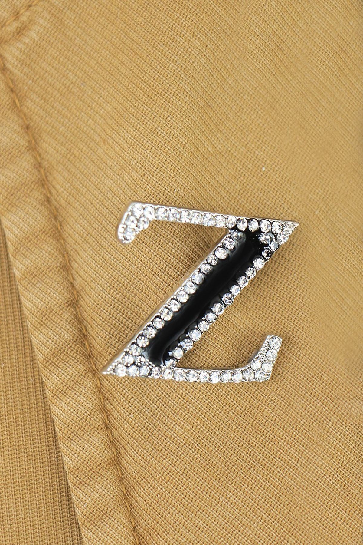 TAKIŞTIR Z Harfli Taşlı Broş