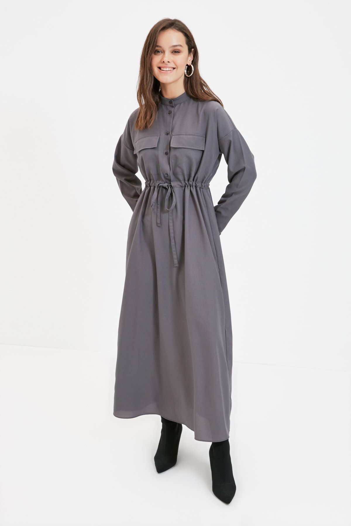 Trendyol Modest Gri Dik Yaka Kuşaklı Elbise TCTAW22EB0059