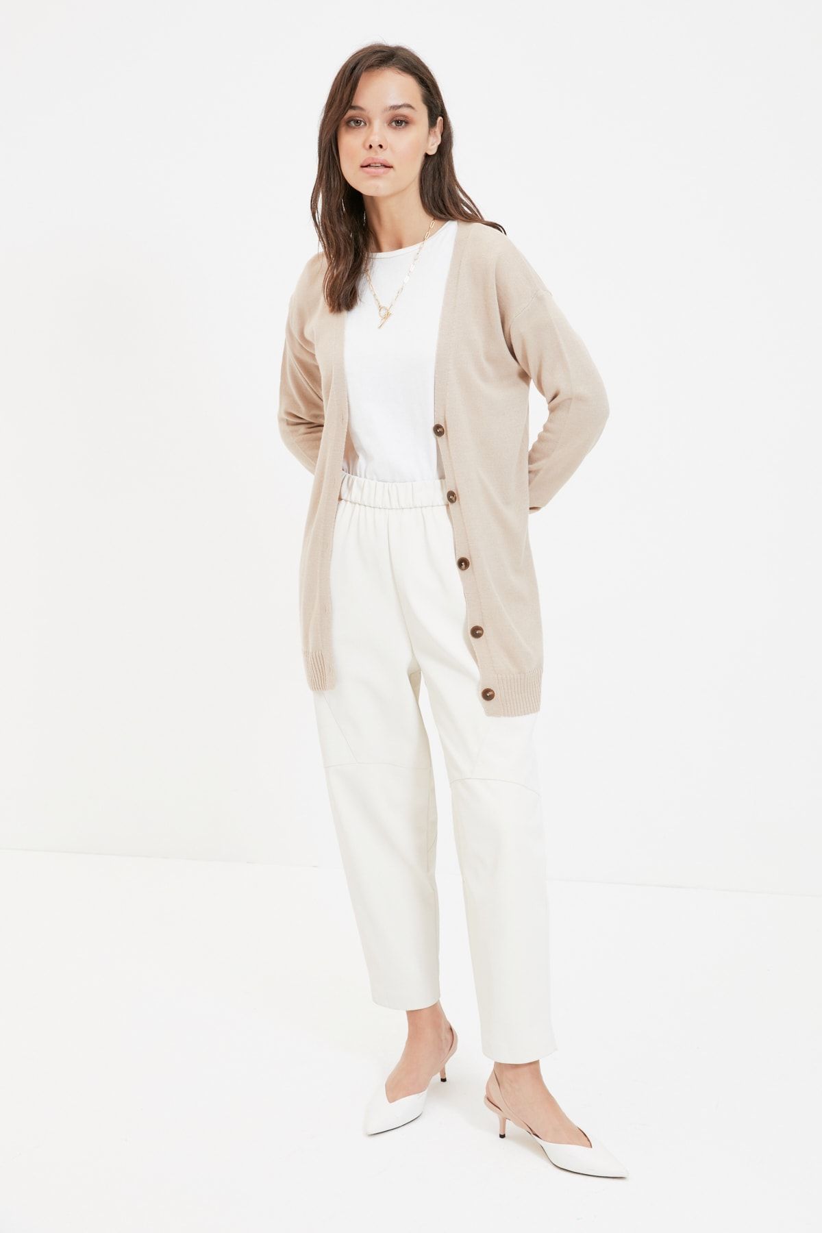 Trendyol Modest Bej V Yaka Düğmeli Uzun Triko Hırka TCTAW22TH0003