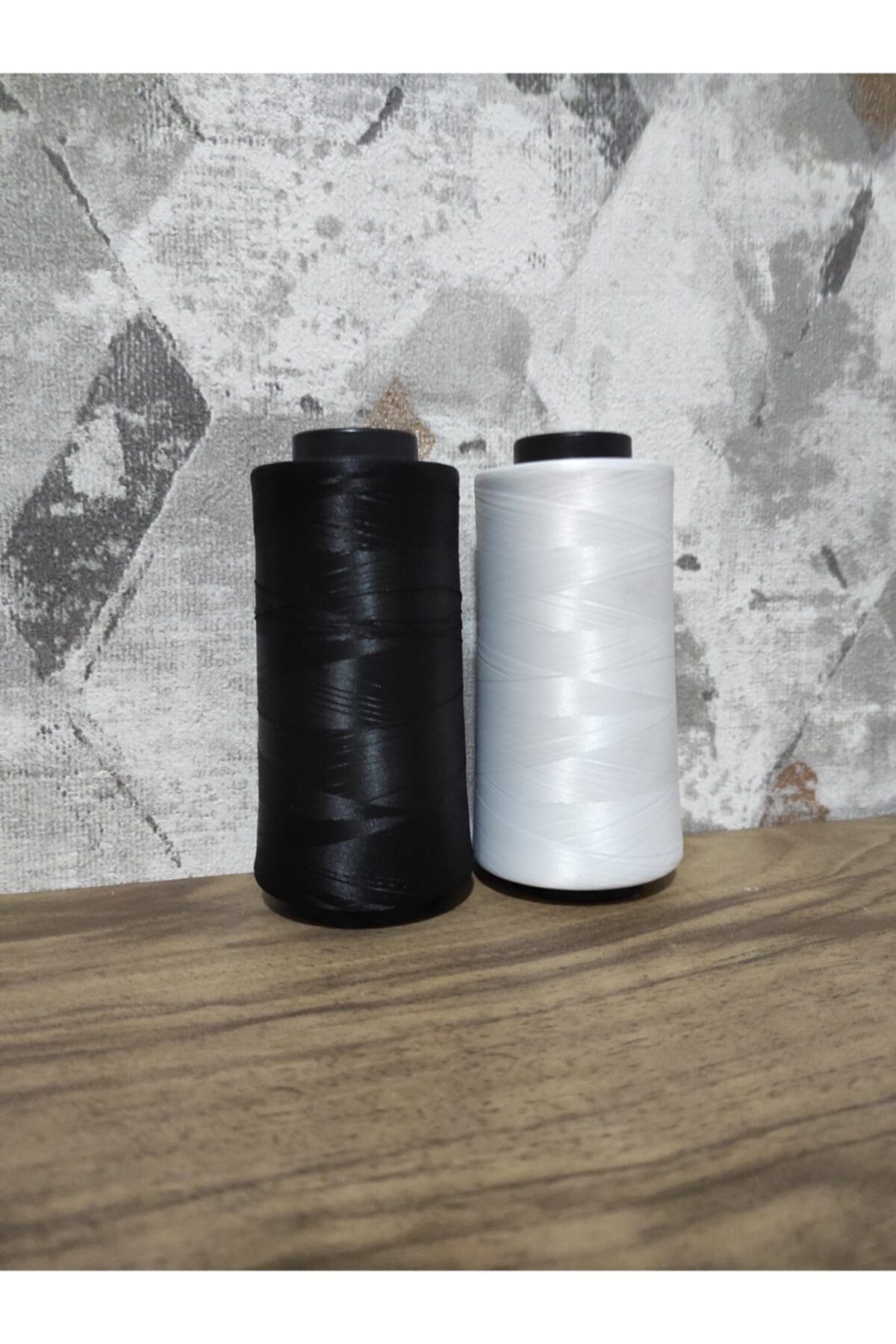 fabricorg %100 Polyester 150 Denye Overlok Ipliği 5000 Mt Siyah Ve Ekru