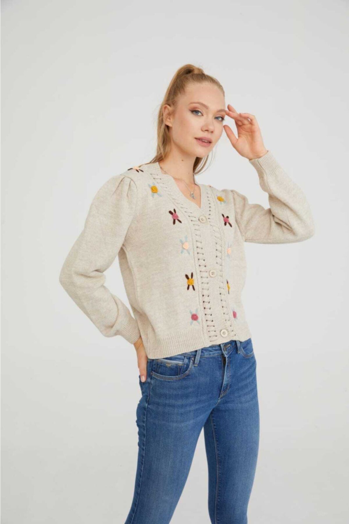asur boutique Asur Boutique Kadın Krem Renk Çiçek Nakışlı Hırka