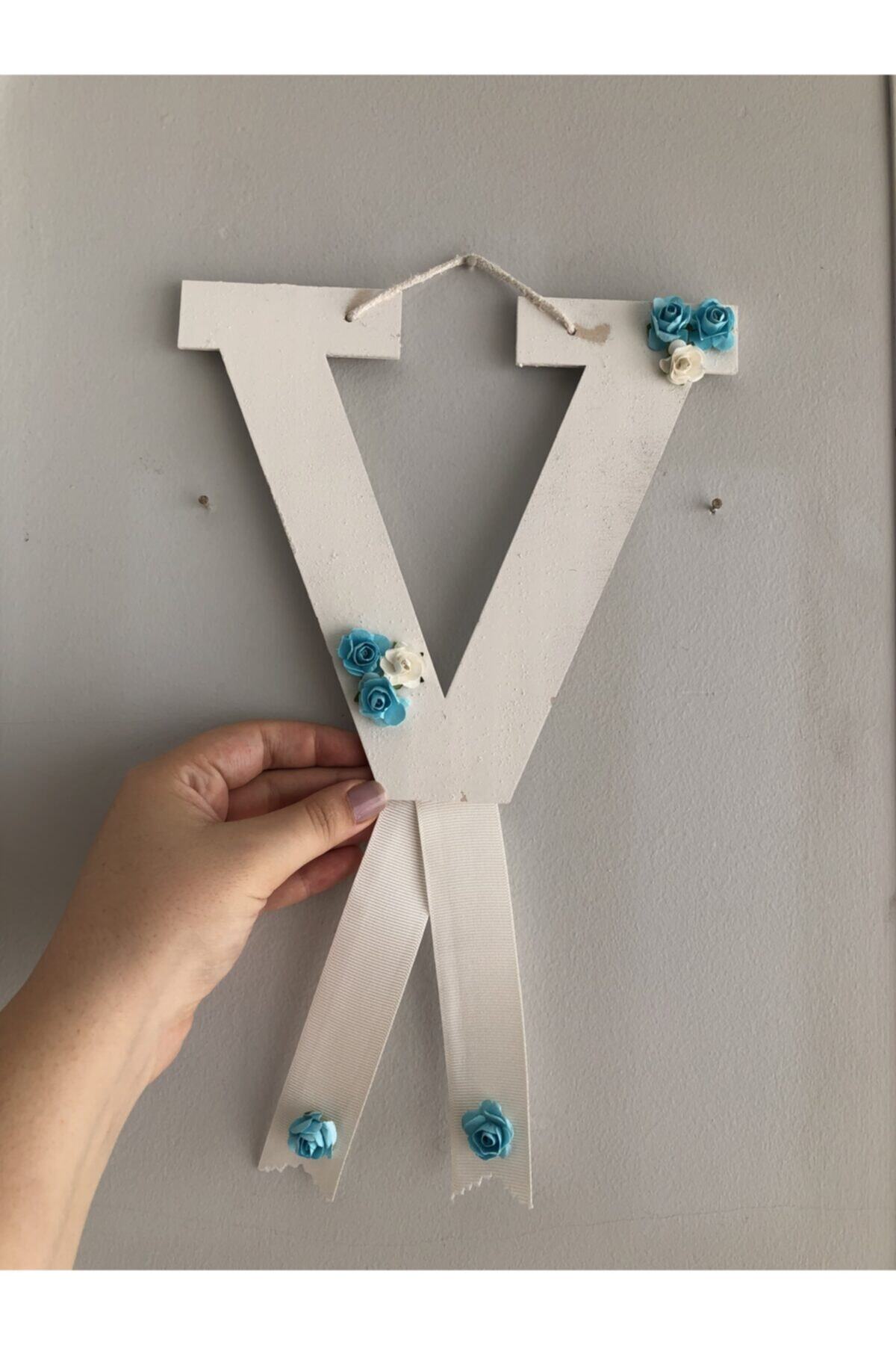 BB&KO HandMade Çocuk Odası Için ‘v’ Harfi Mavi Çiçekli Kapı Süsü