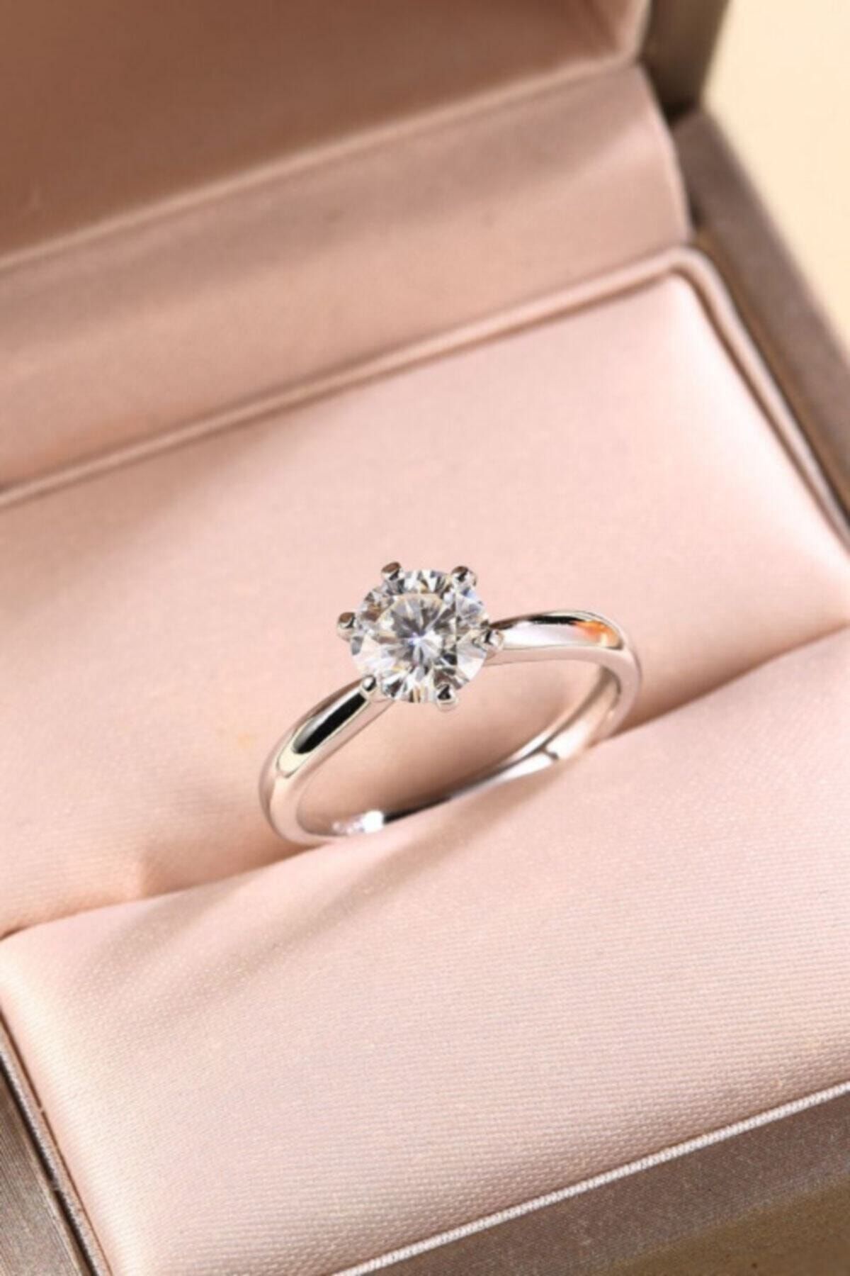 Crystal Diamond Zirconia Işıklı Kutuda Evlilik Teklifi Ve Özel Günler Için 0.75 Laboratuvar Pırlantası Tektaş Yüzük