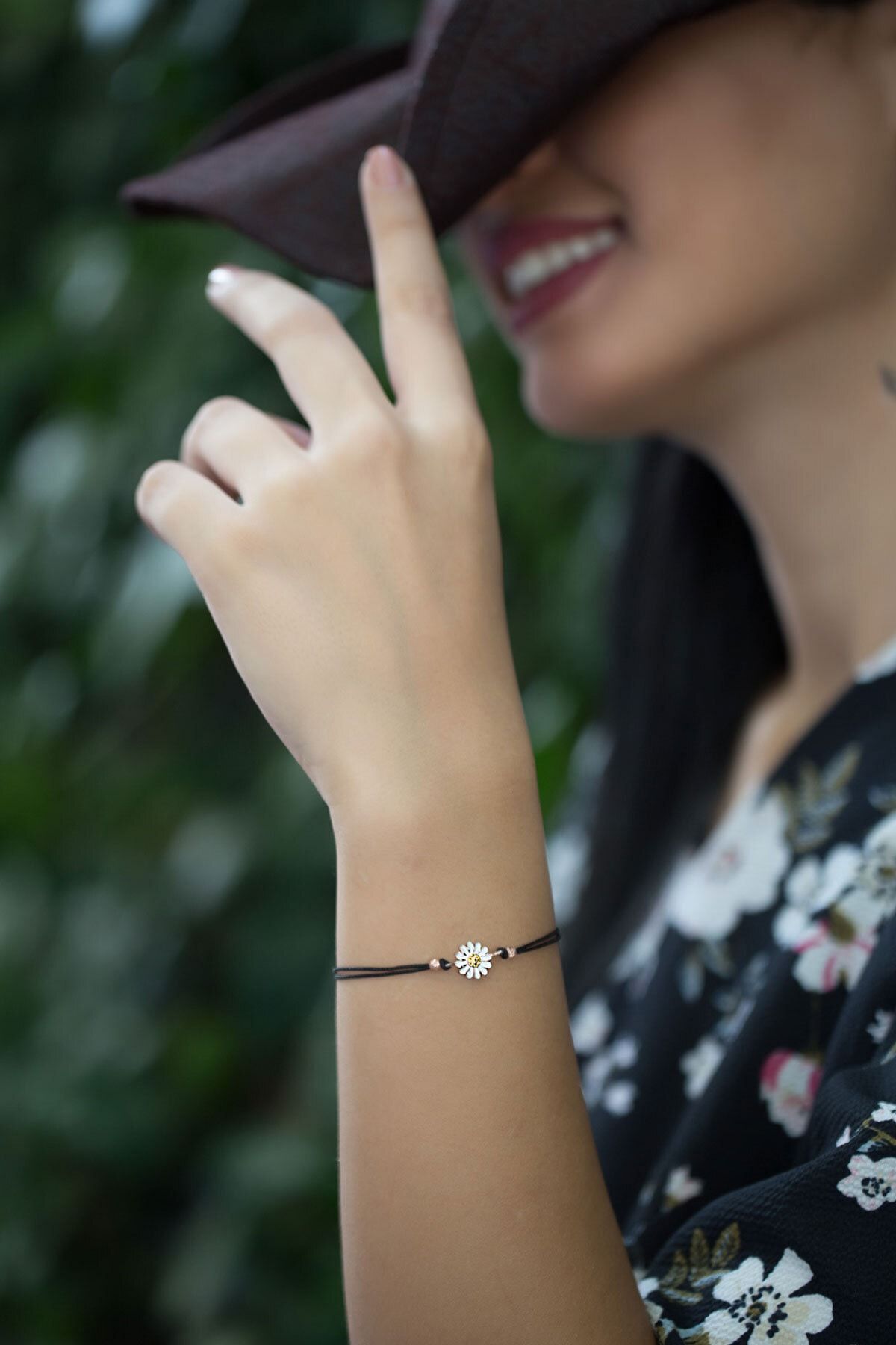 Elika Silver Kadın Siyah Ipli Papatya Model 925 Ayar Gümüş Bileklik