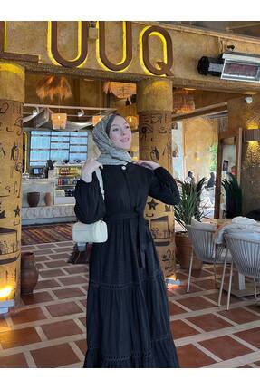 Dantel Detaylı, Kat Etekli, Bağlamalı Bel ve Uzun Kollu Tesettür Elbise – Şık ve Rahat Tasarım Image 2