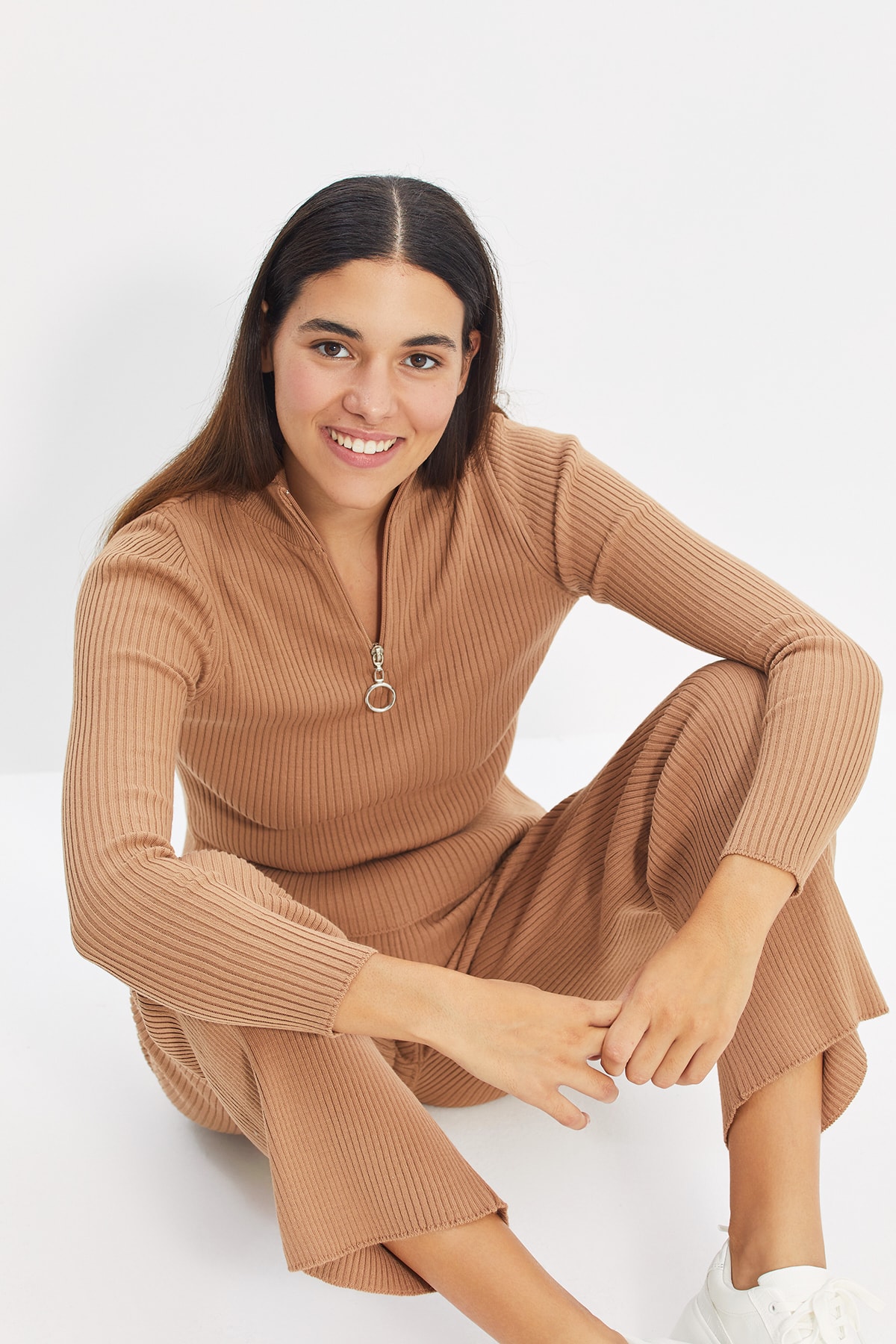 TRENDYOLMİLLA Camel Fermuar Detaylı Kazak Pantolon Triko Alt-Üst Takım TWOAW22AU0155