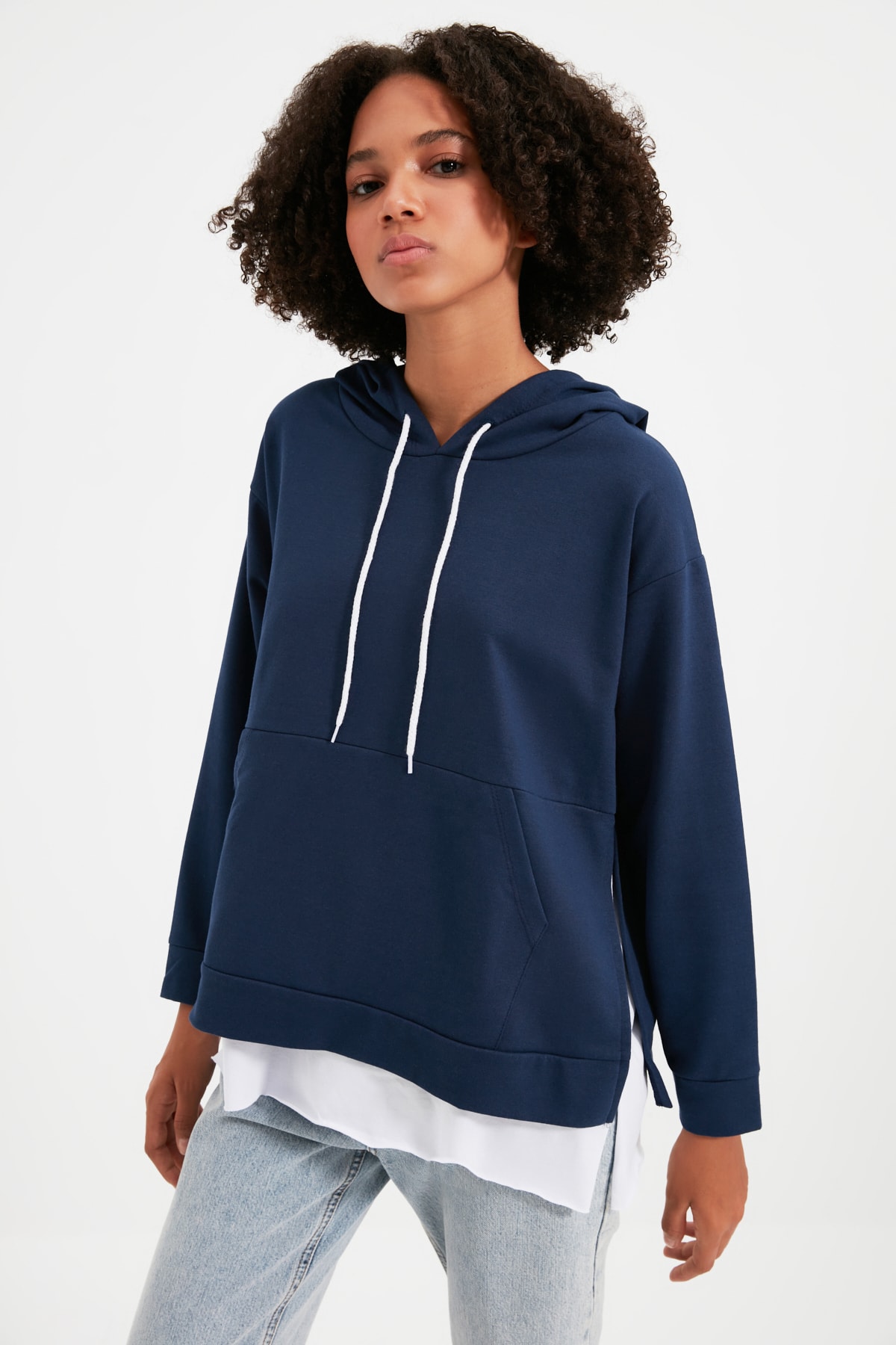 TRENDYOLMİLLA Mavi Kapüşonlu Basic Örme İnce Sweatshirt TWOAW20SW0382