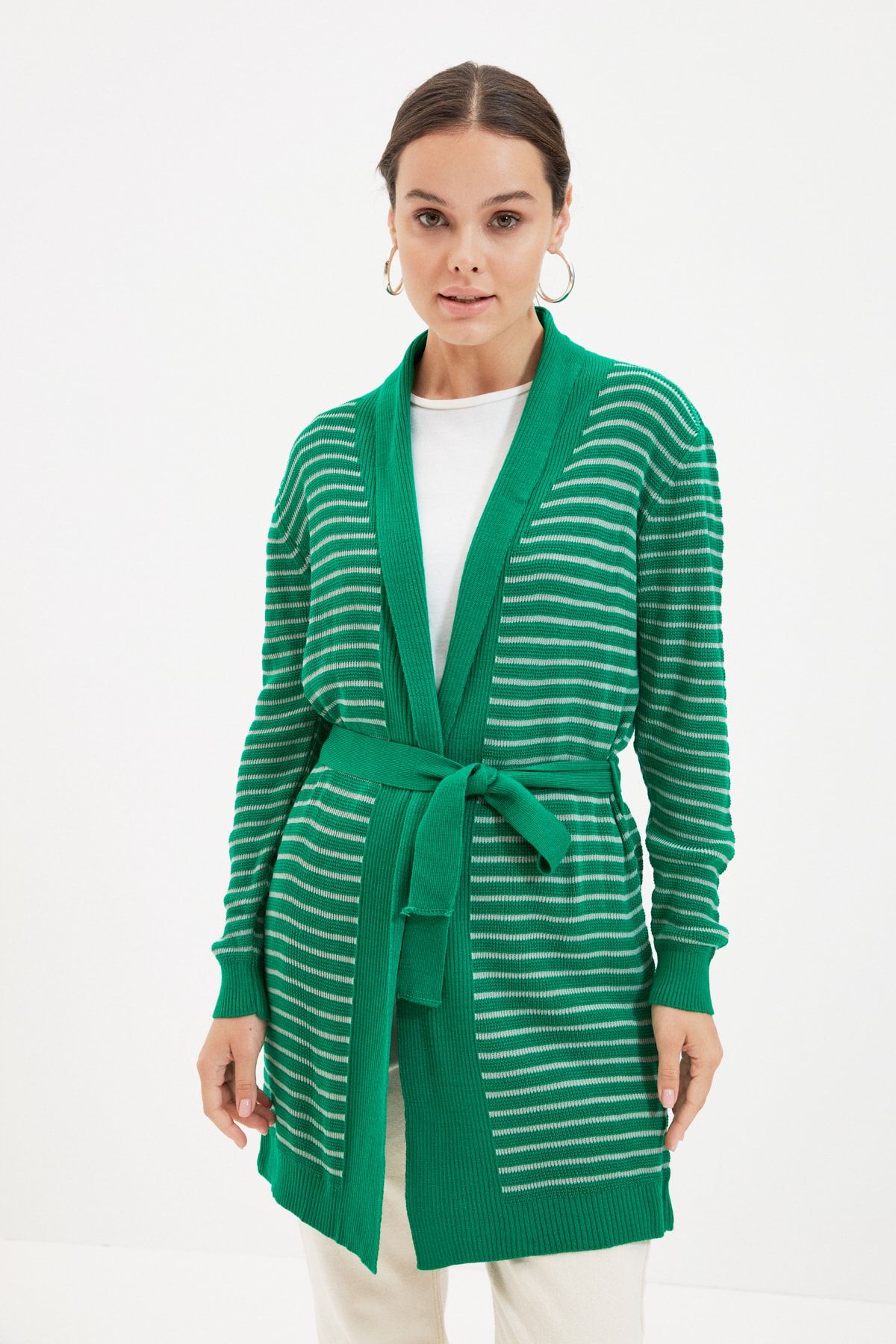 Trendyol Modest Yeşil Jakarlı Kuşaklı V Yaka Triko TCTAW22TH0074