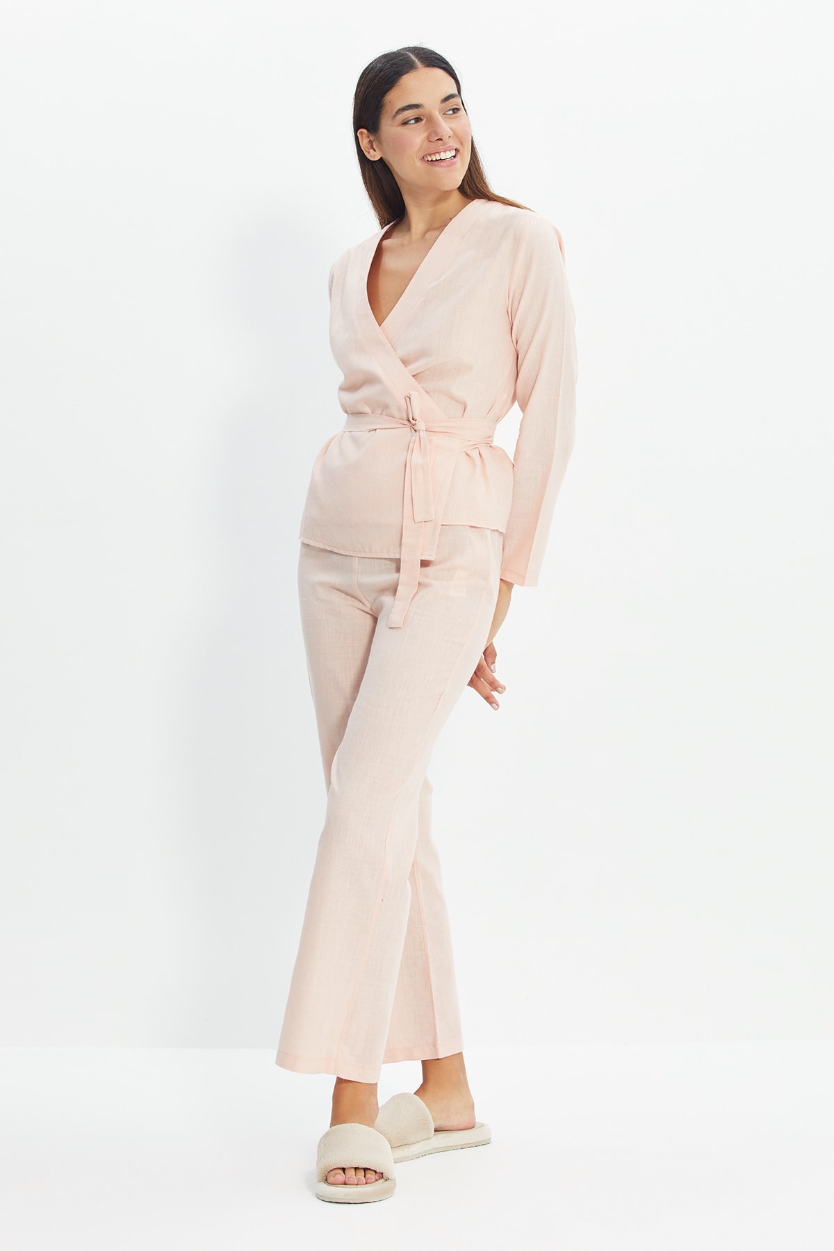 TRENDYOLMİLLA Pudra Kruvaze Dokuma Pijama Takımı THMAW21PT0291