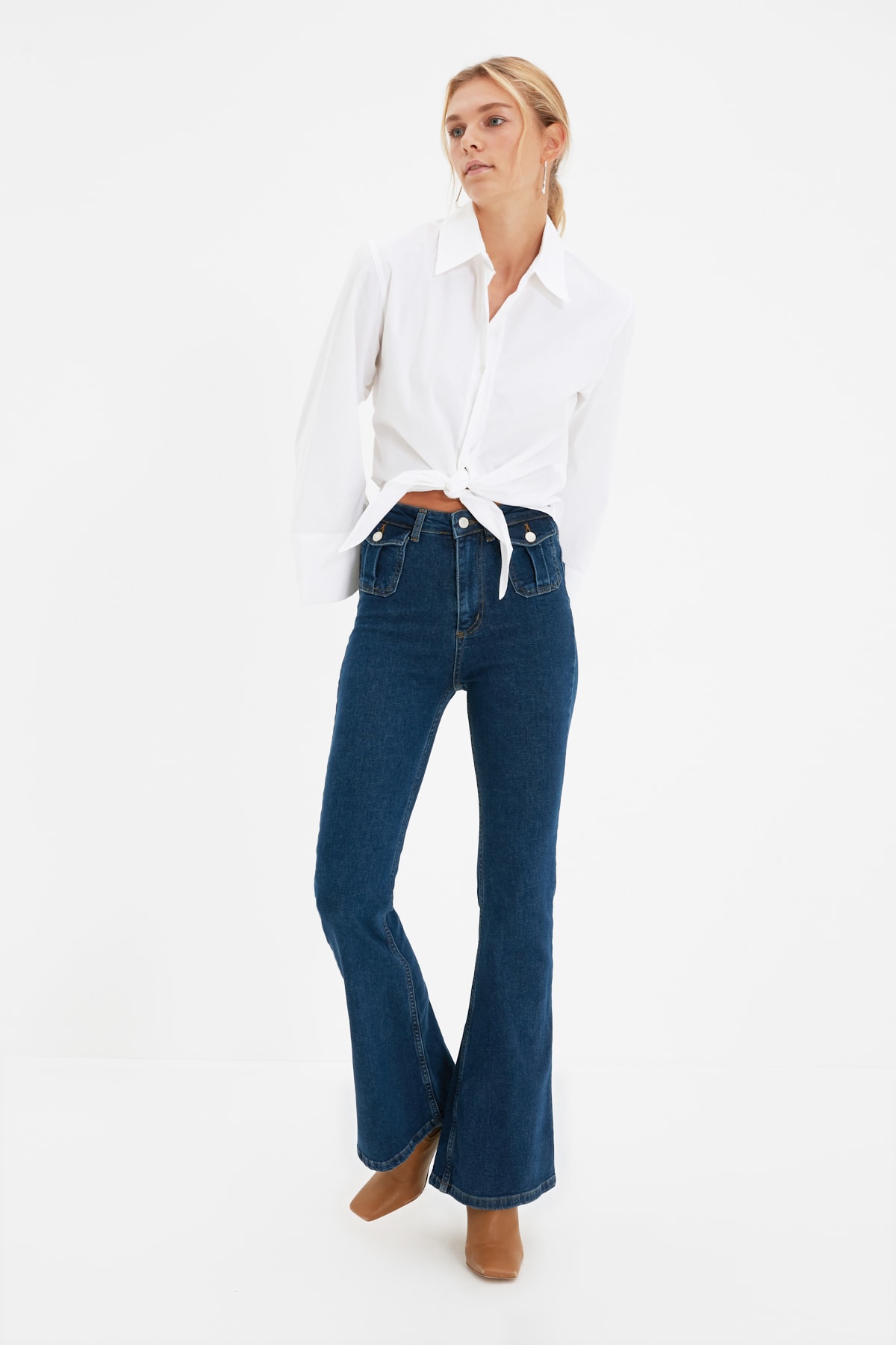 TRENDYOLMİLLA Mavi Cep Detaylı Yüksek Bel Flare Jeans TWOAW22JE0900