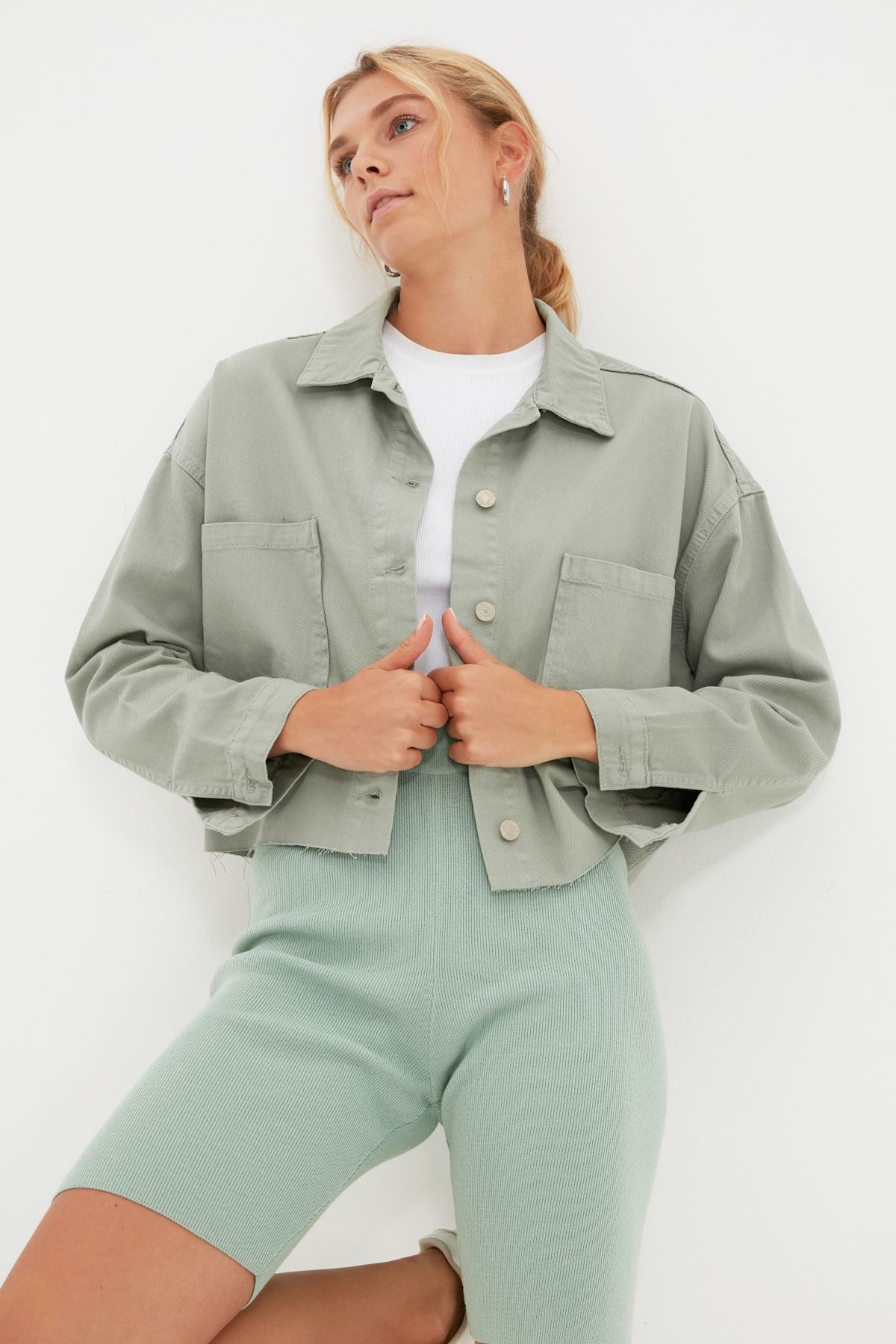 TRENDYOLMİLLA Haki Cep Detaylı Denim Ceket TWOAW22CE0346
